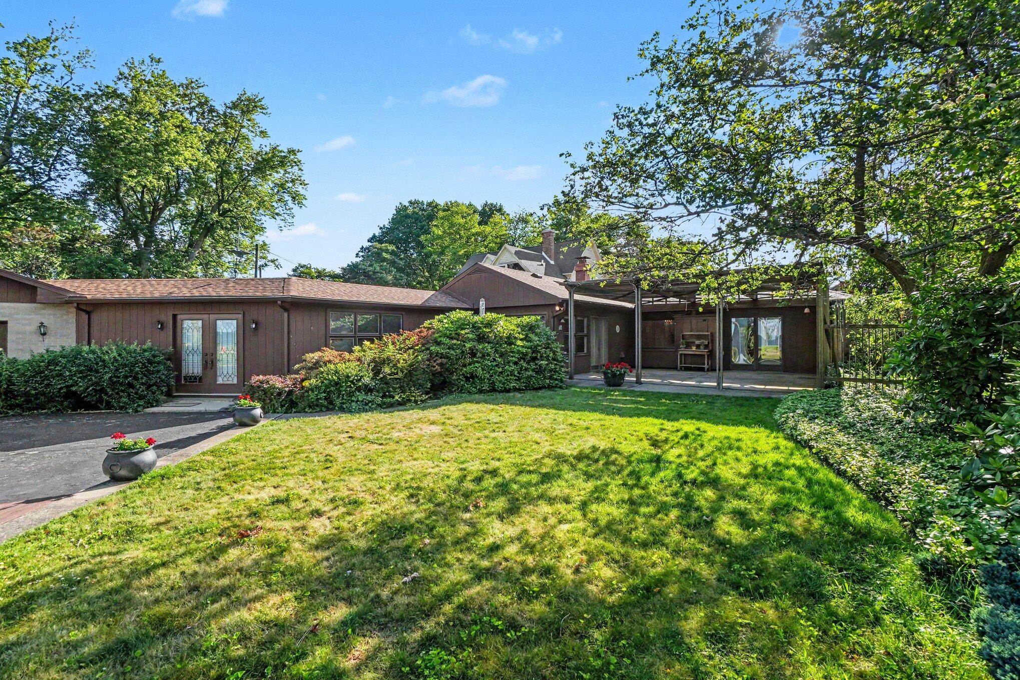 51 Pine Street Property Photo 1