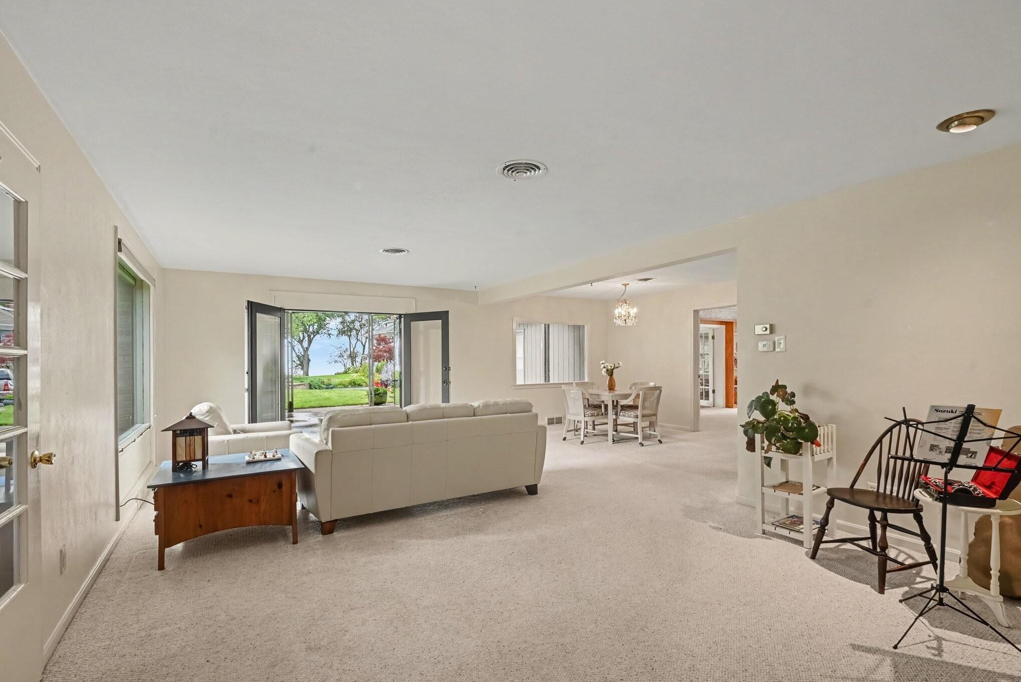 51 Pine Street Property Photo 10