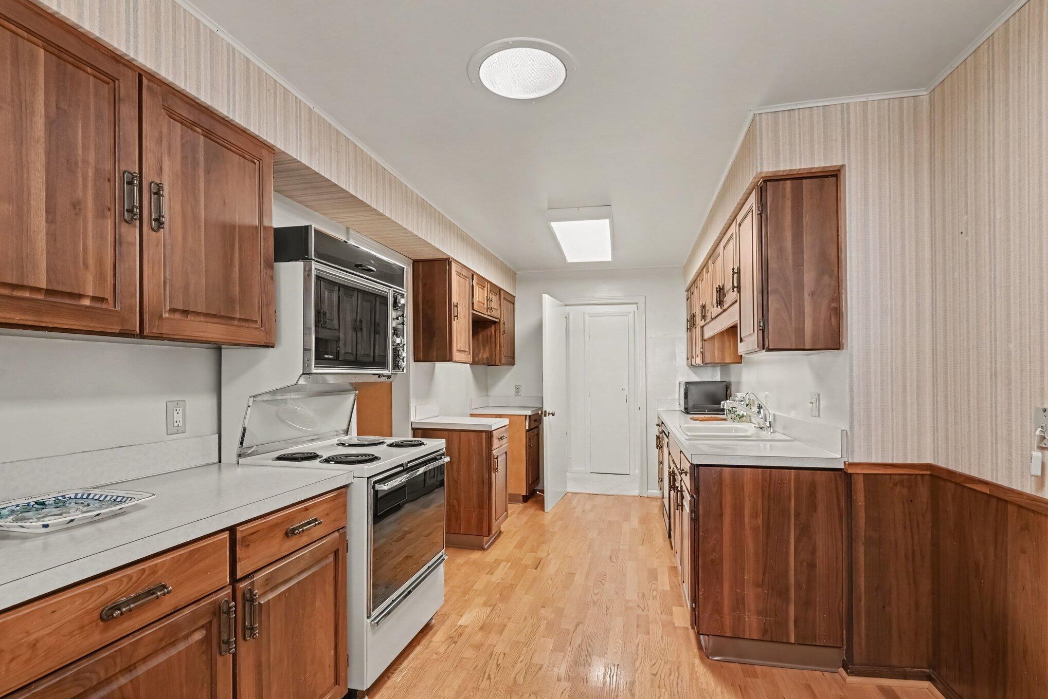 51 Pine Street Property Photo 17