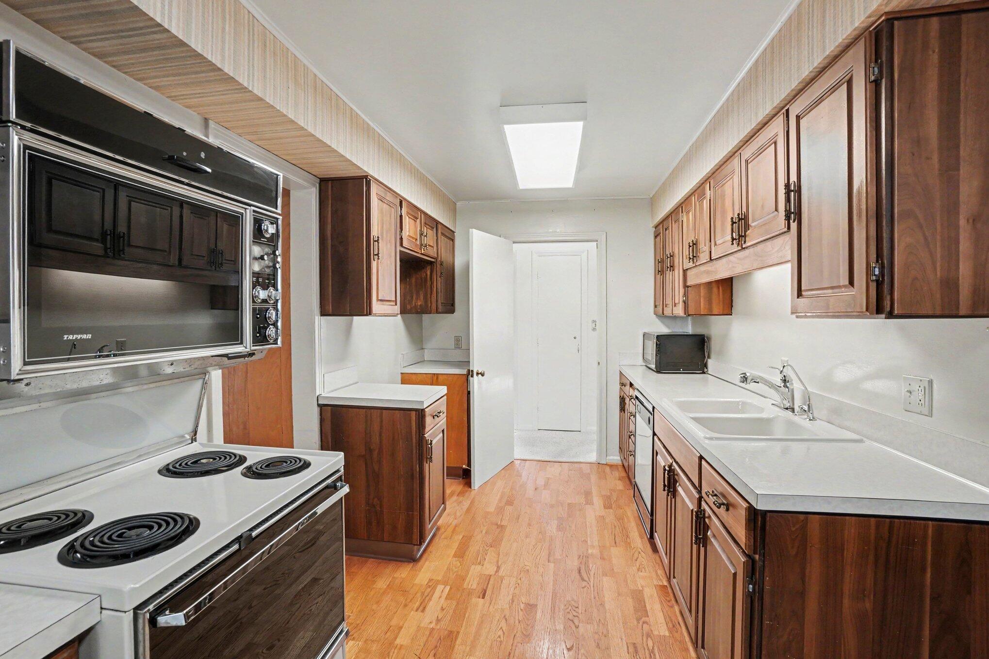 51 Pine Street Property Photo 18