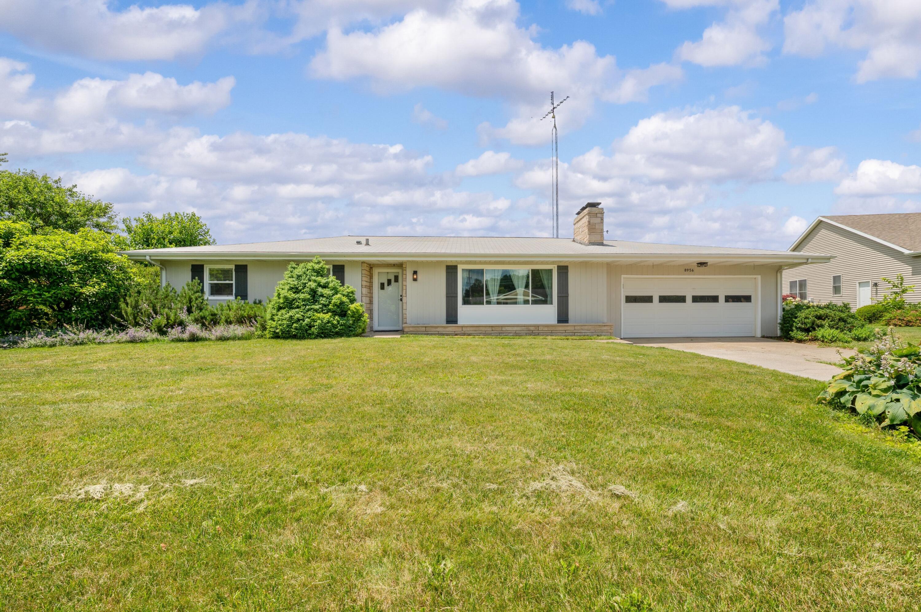 8956 Maplewood Drive Property Photo 1