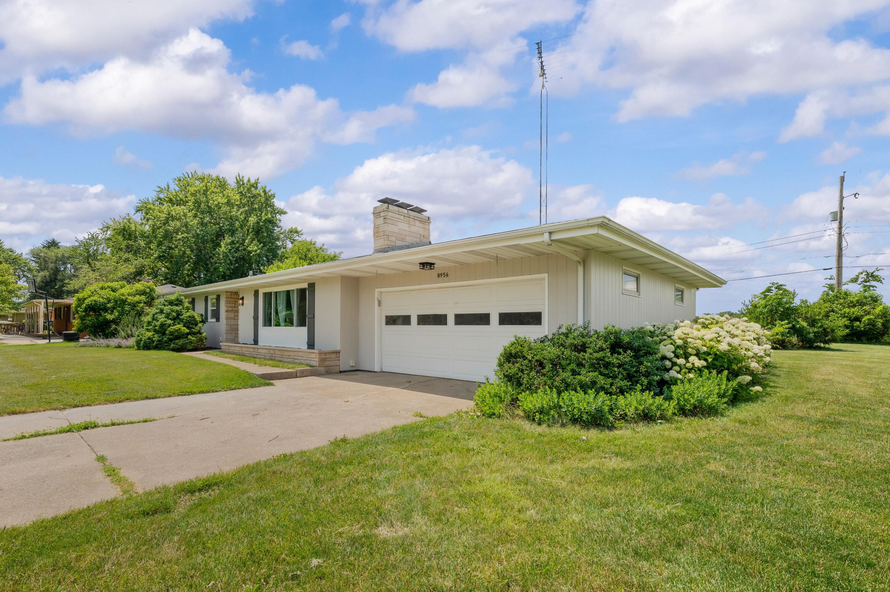 8956 Maplewood Drive Property Photo 3