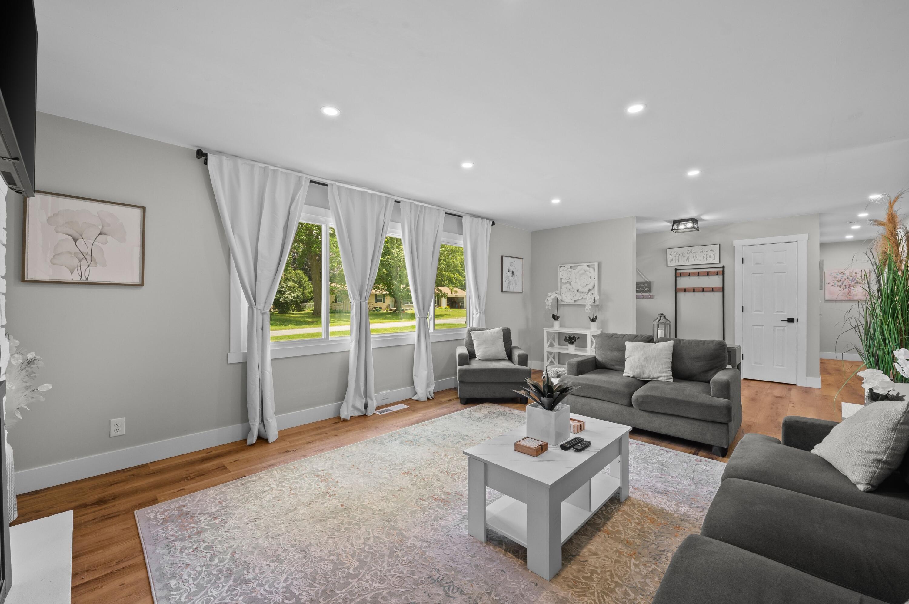 8956 Maplewood Drive Property Photo 11
