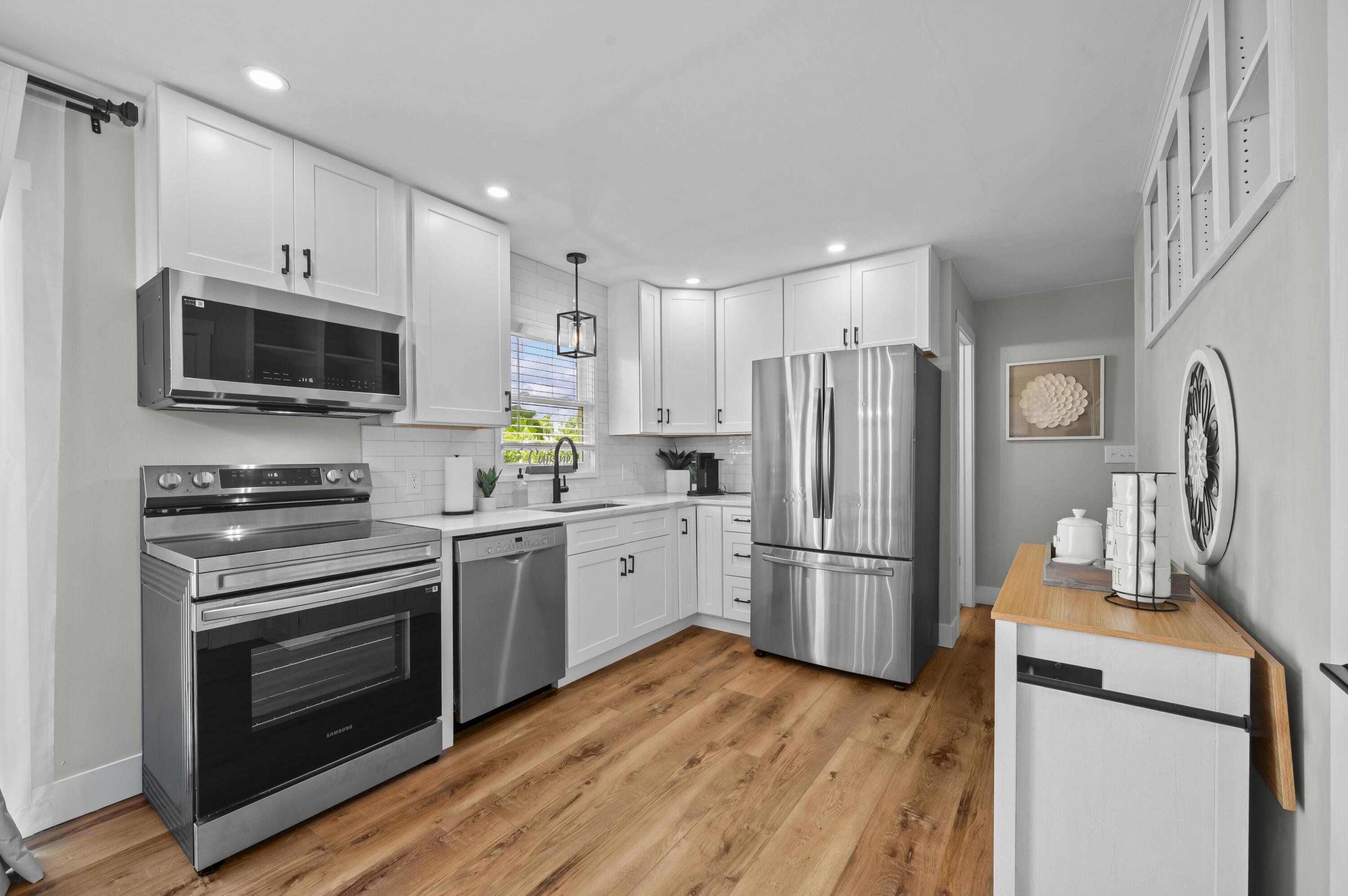 8956 Maplewood Drive Property Photo 15