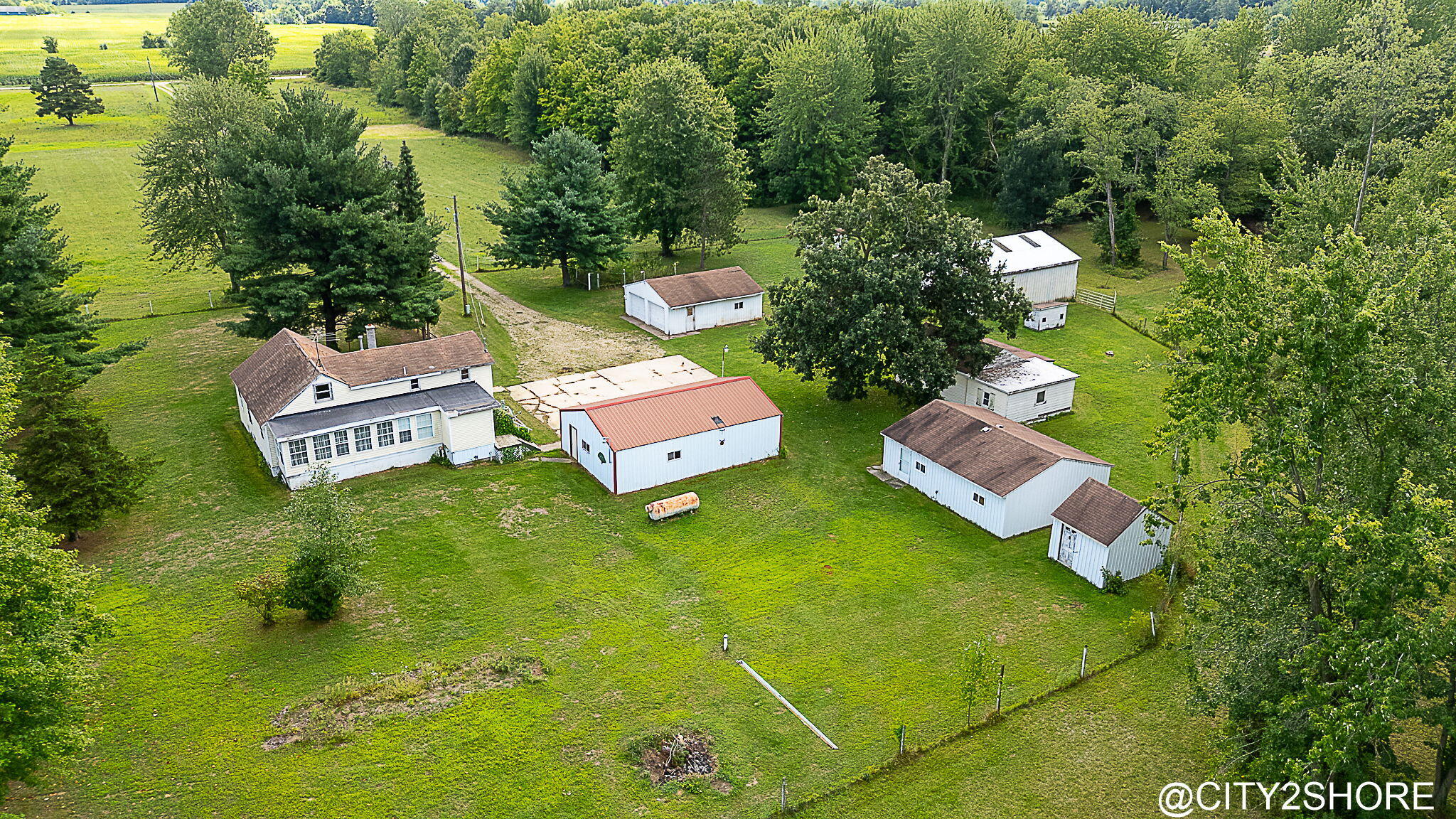 9905 52nd Ave Property Photo 9