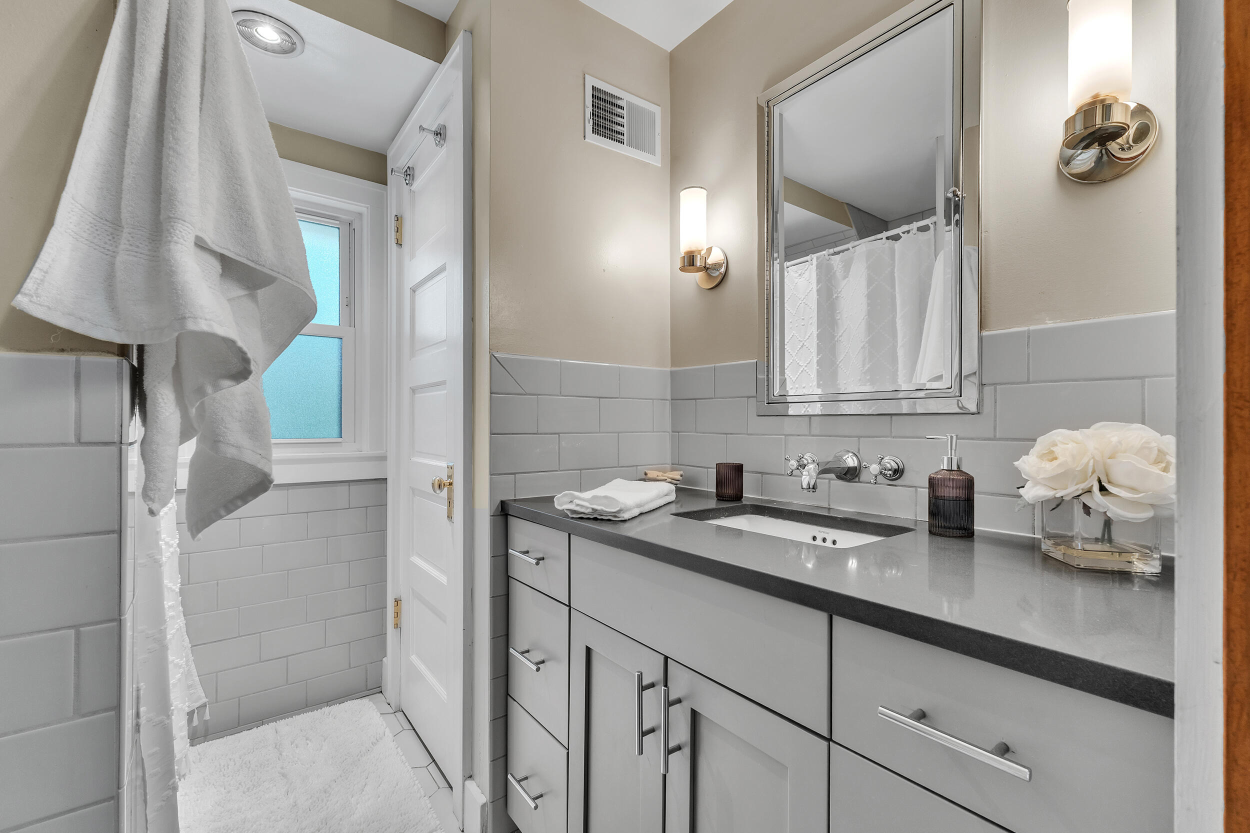 1418 Morton Avenue Property Photo 20