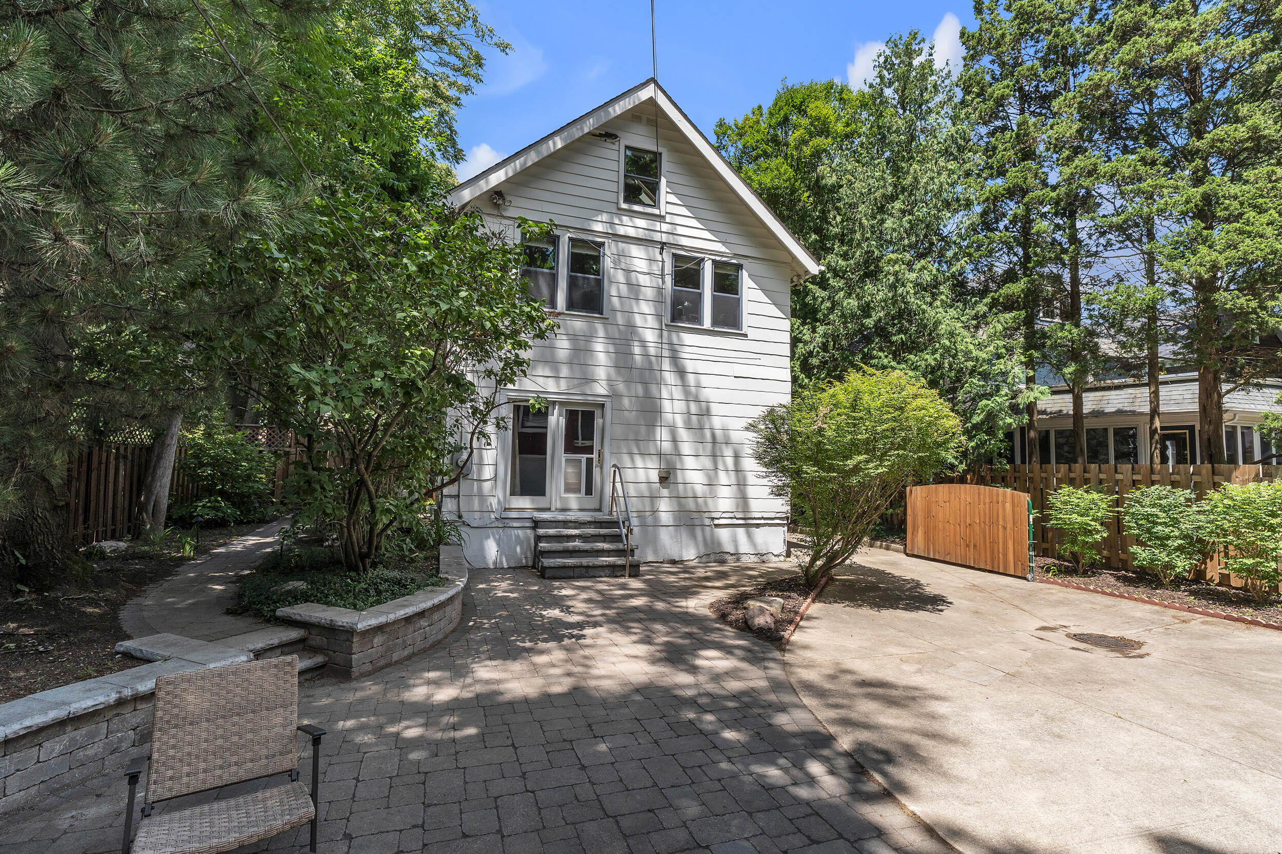 1418 Morton Avenue Property Photo 24