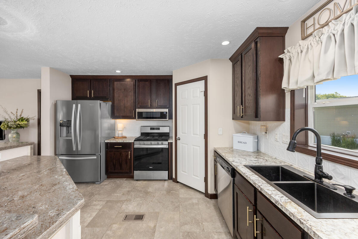 4393 Twilight Way Property Photo 6