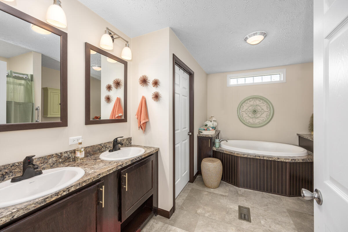 4393 Twilight Way Property Photo 13