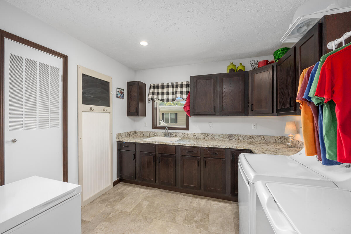 4393 Twilight Way Property Photo 18