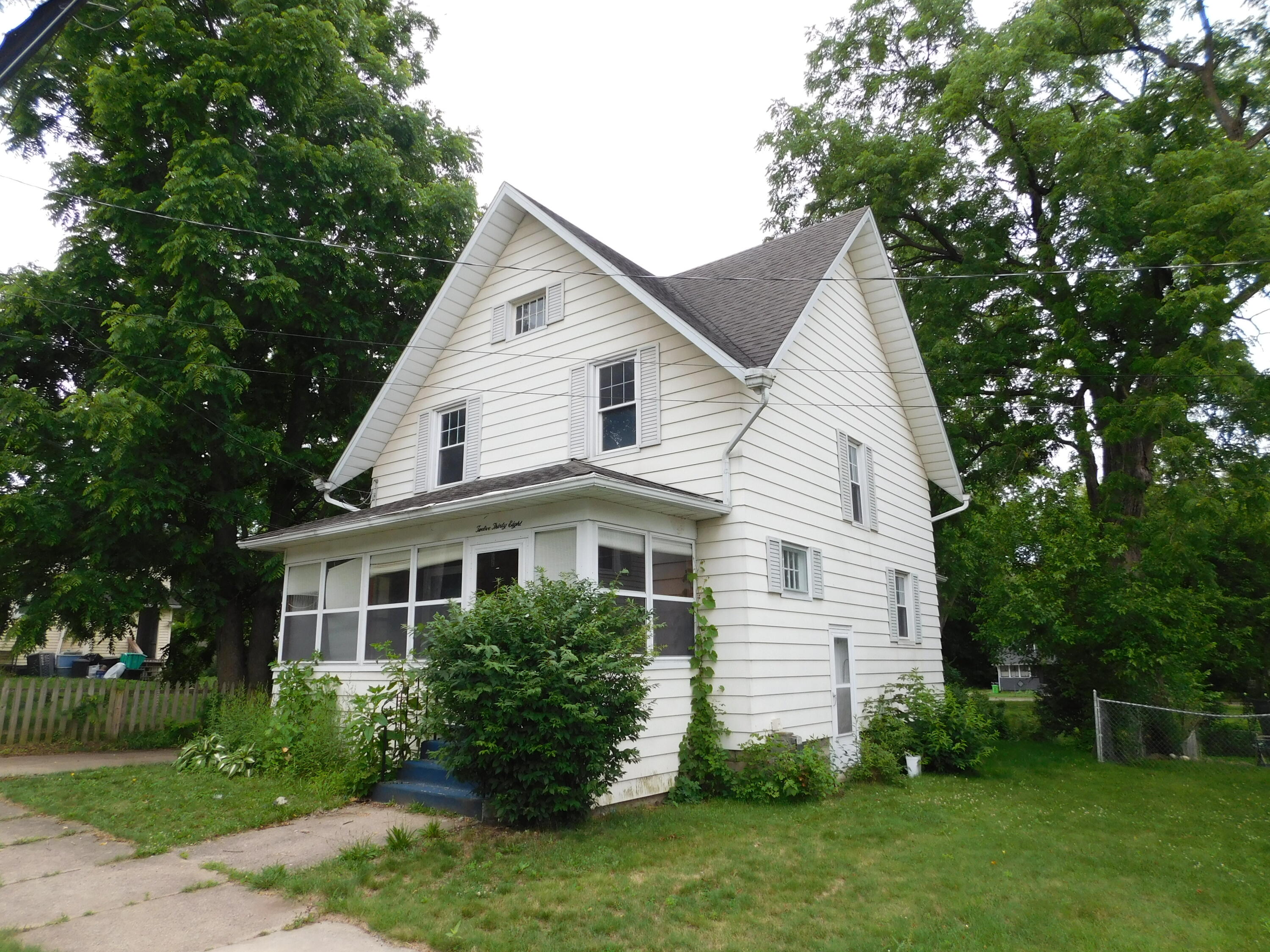 1238 3rd Street Property Photo 3