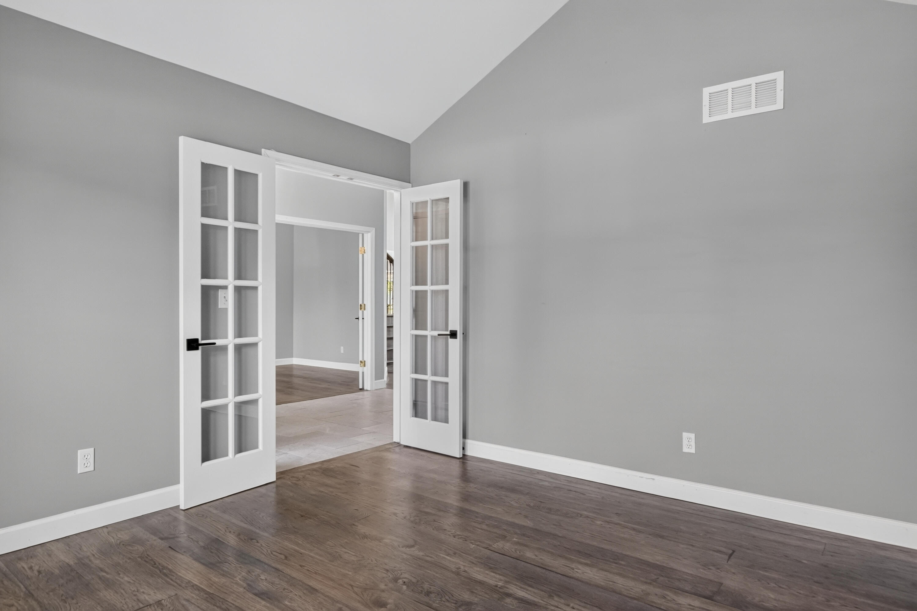 6961 Suncrest Drive Property Photo 11