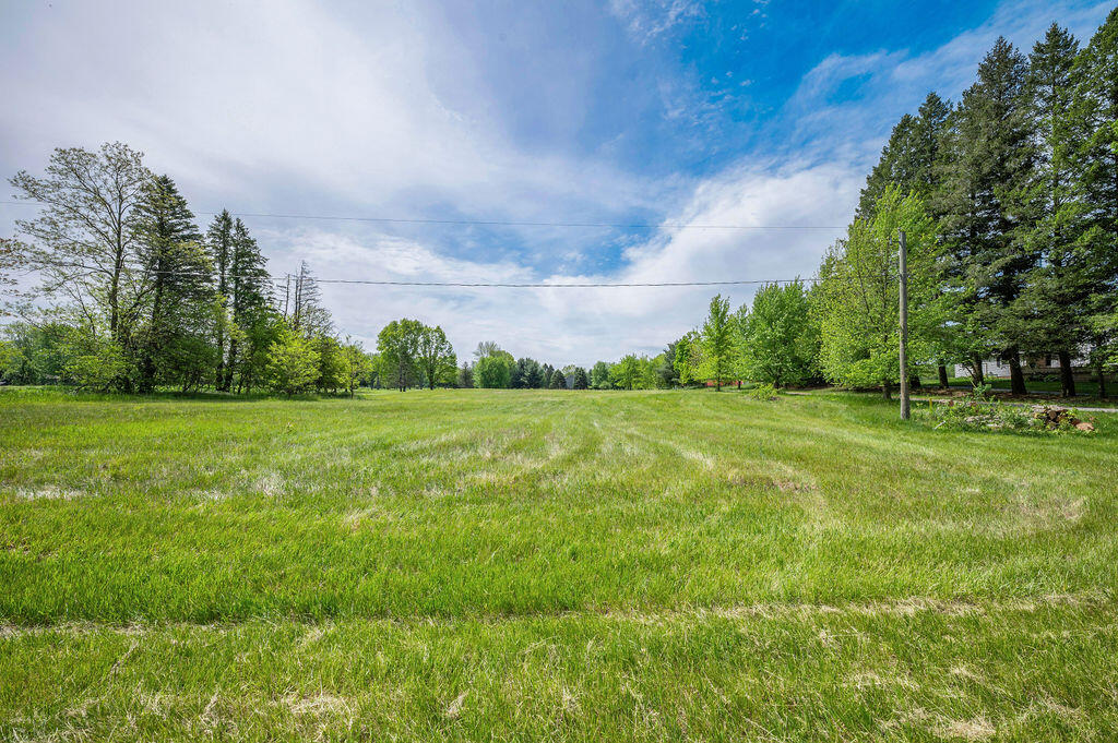 Peachtree Lane Property Photo 6