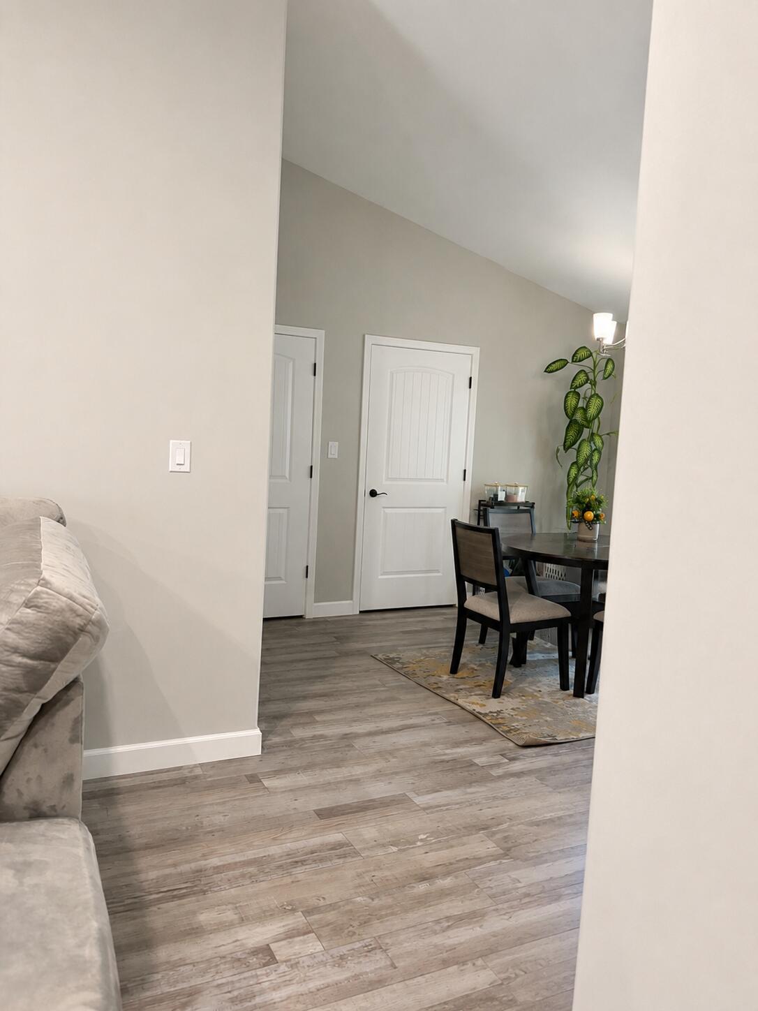 1077 Leonard Avenue Property Photo 7