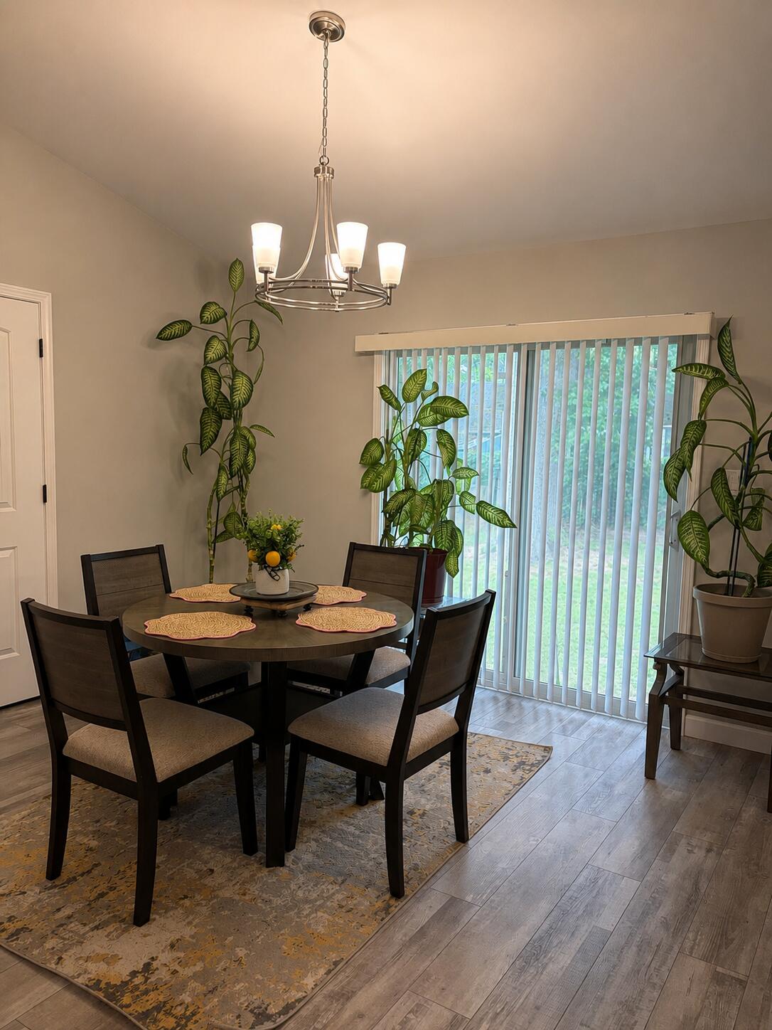 1077 Leonard Avenue Property Photo 8