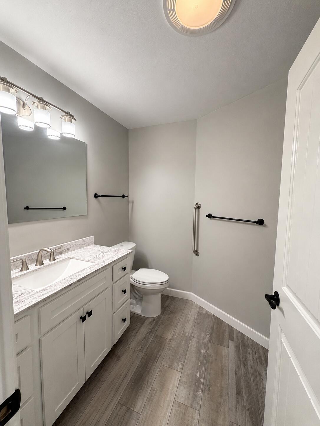 1077 Leonard Avenue Property Photo 16