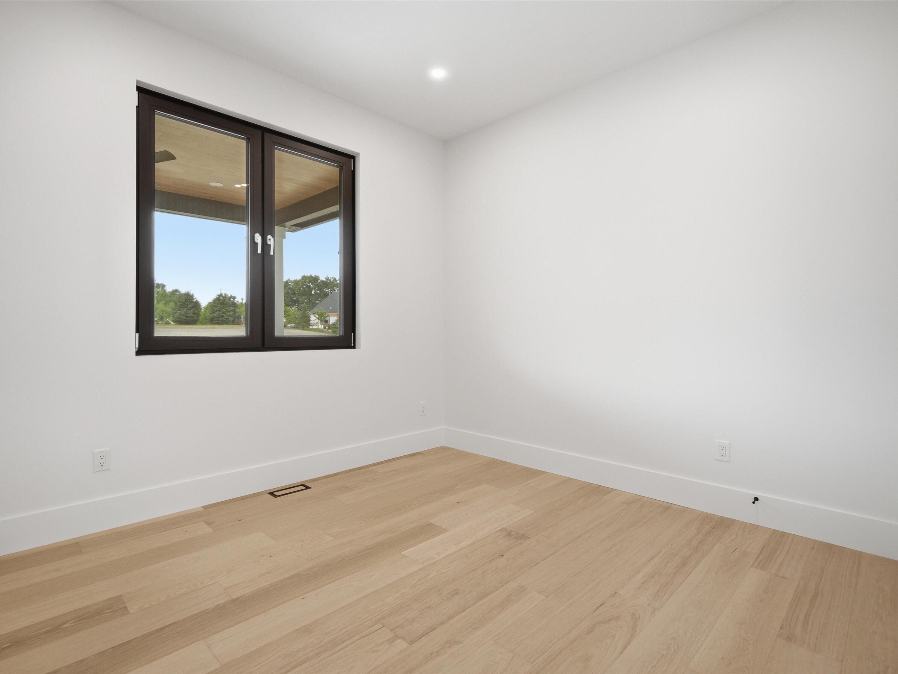 9034 York Crest Drive Property Photo 32