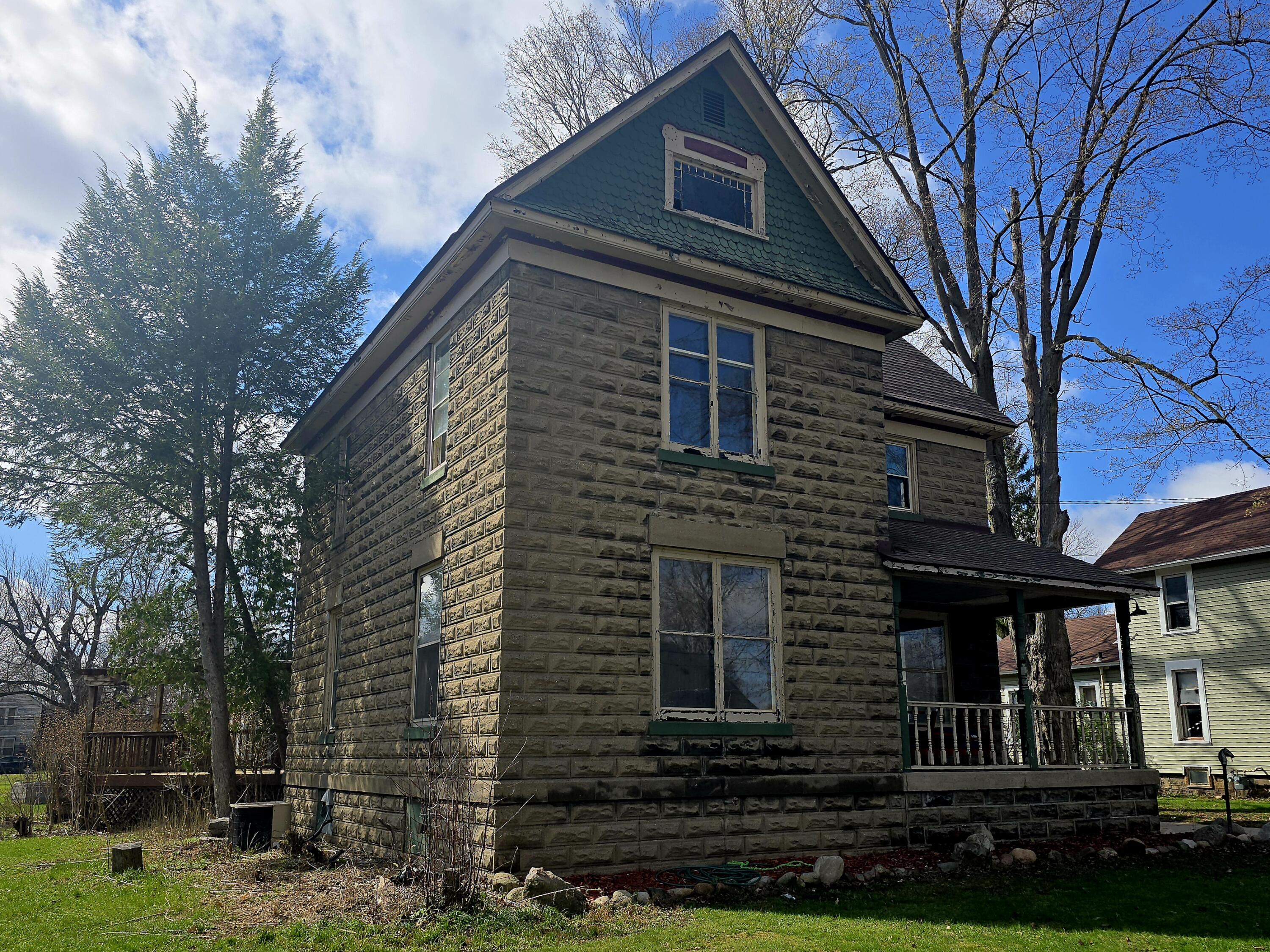 622 Maple Street Property Photo 5
