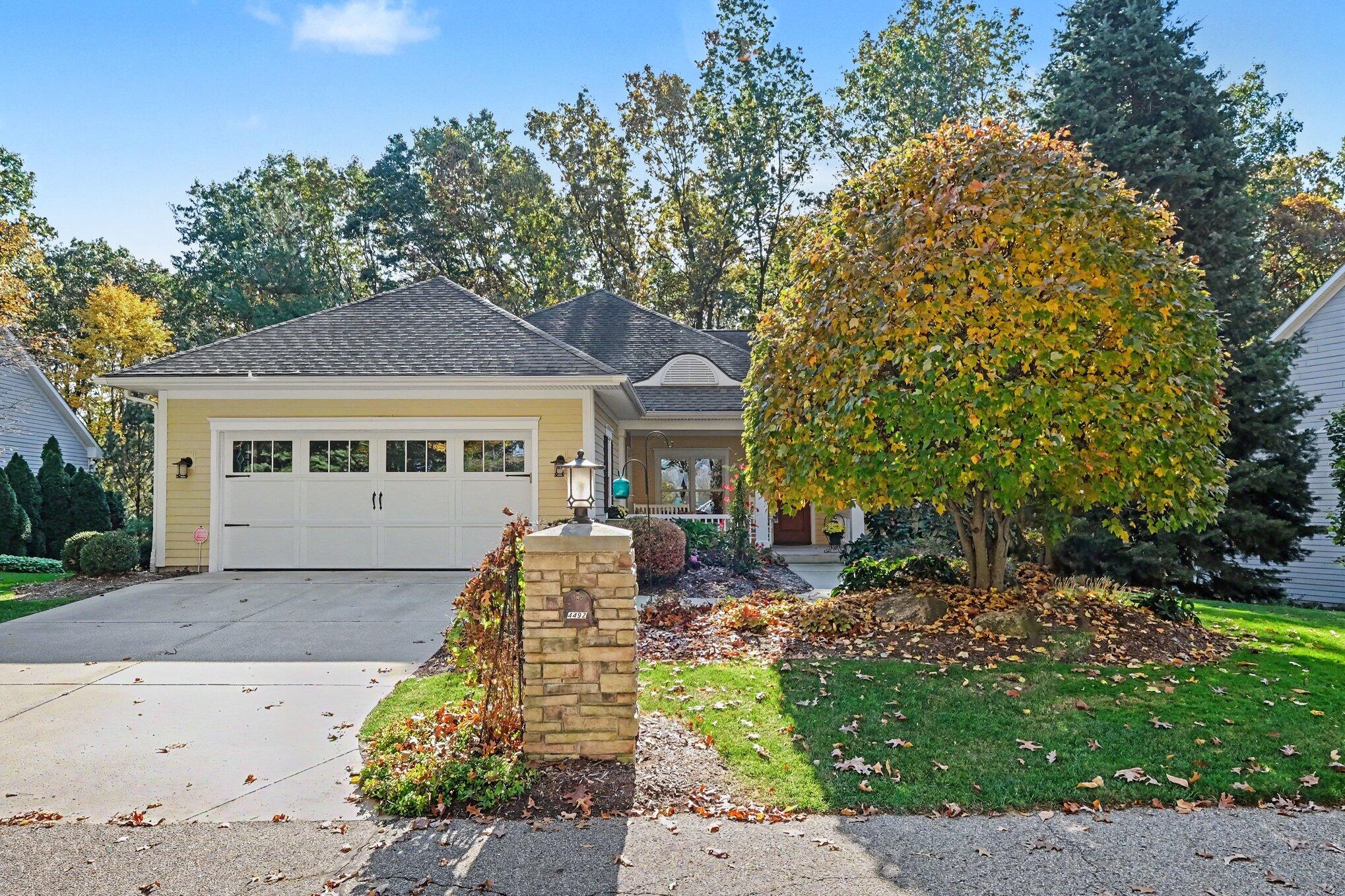 4492 Oak Arbor Drive Ne Property Photo 1