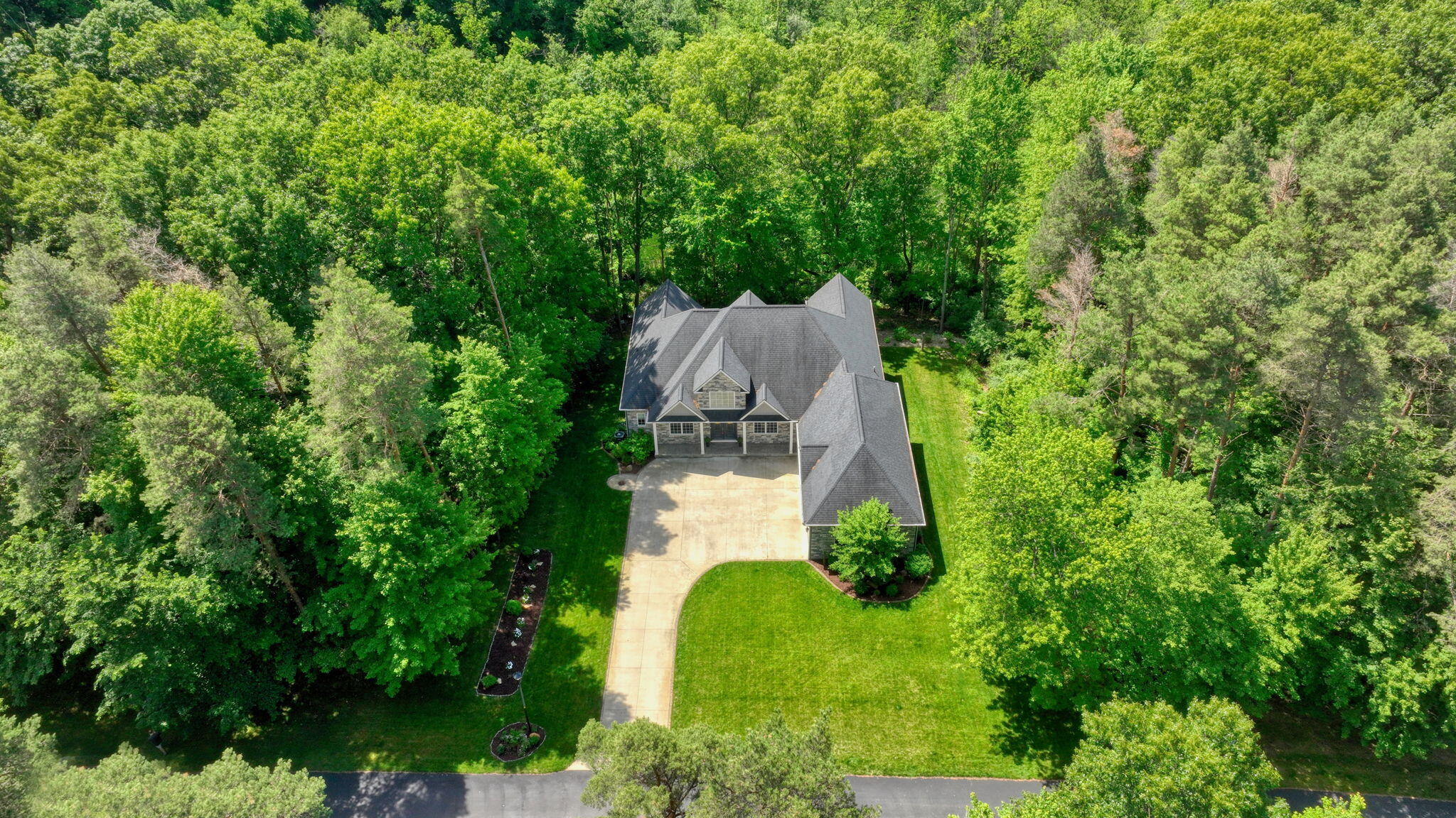 7026 Sanctuary Drive Property Photo 4