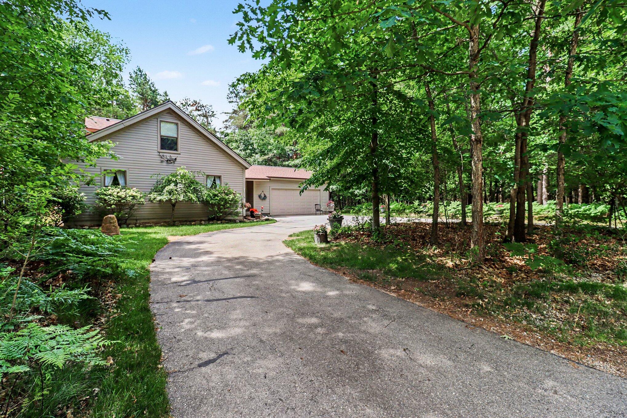 10035 Hawthorne Lane Property Photo 1