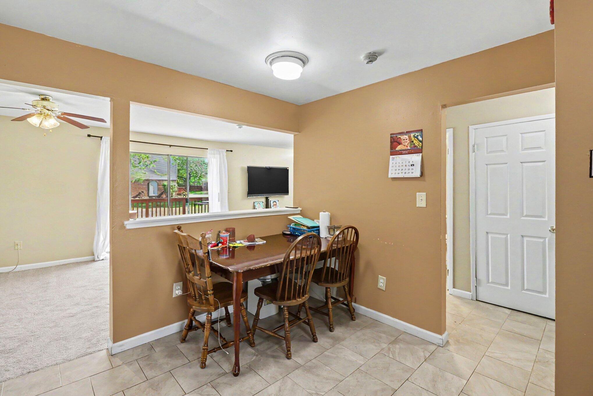 2041 W Franklin Drive Property Photo 4