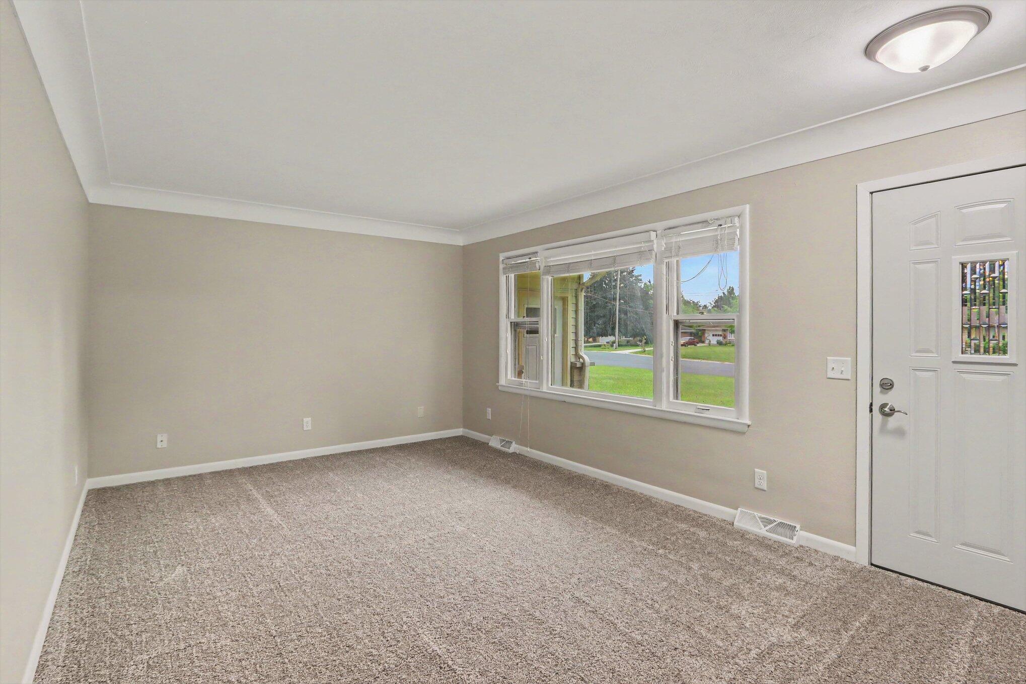 6083 Woodlea Drive Property Photo 4