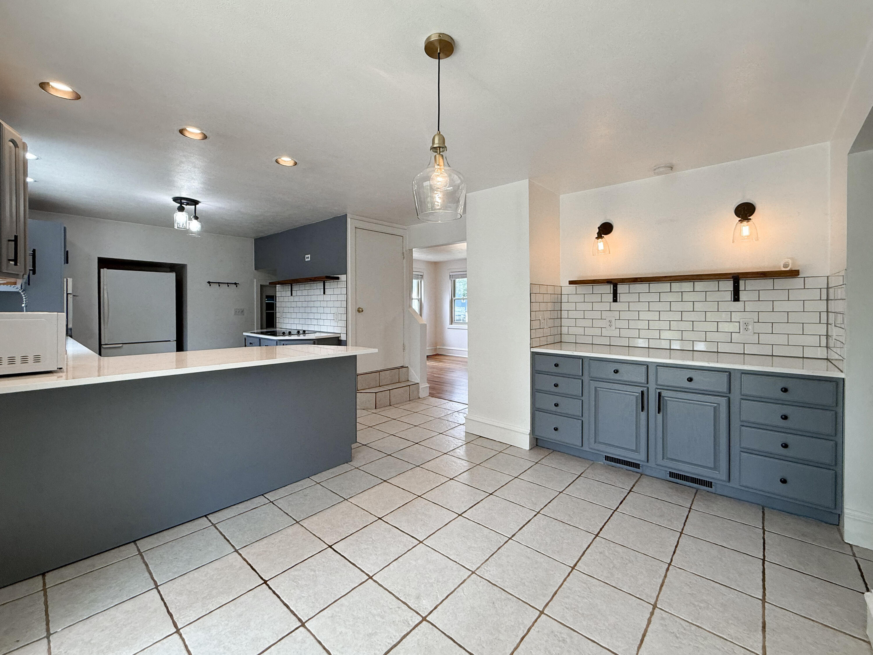 220 E James Street Property Photo 8