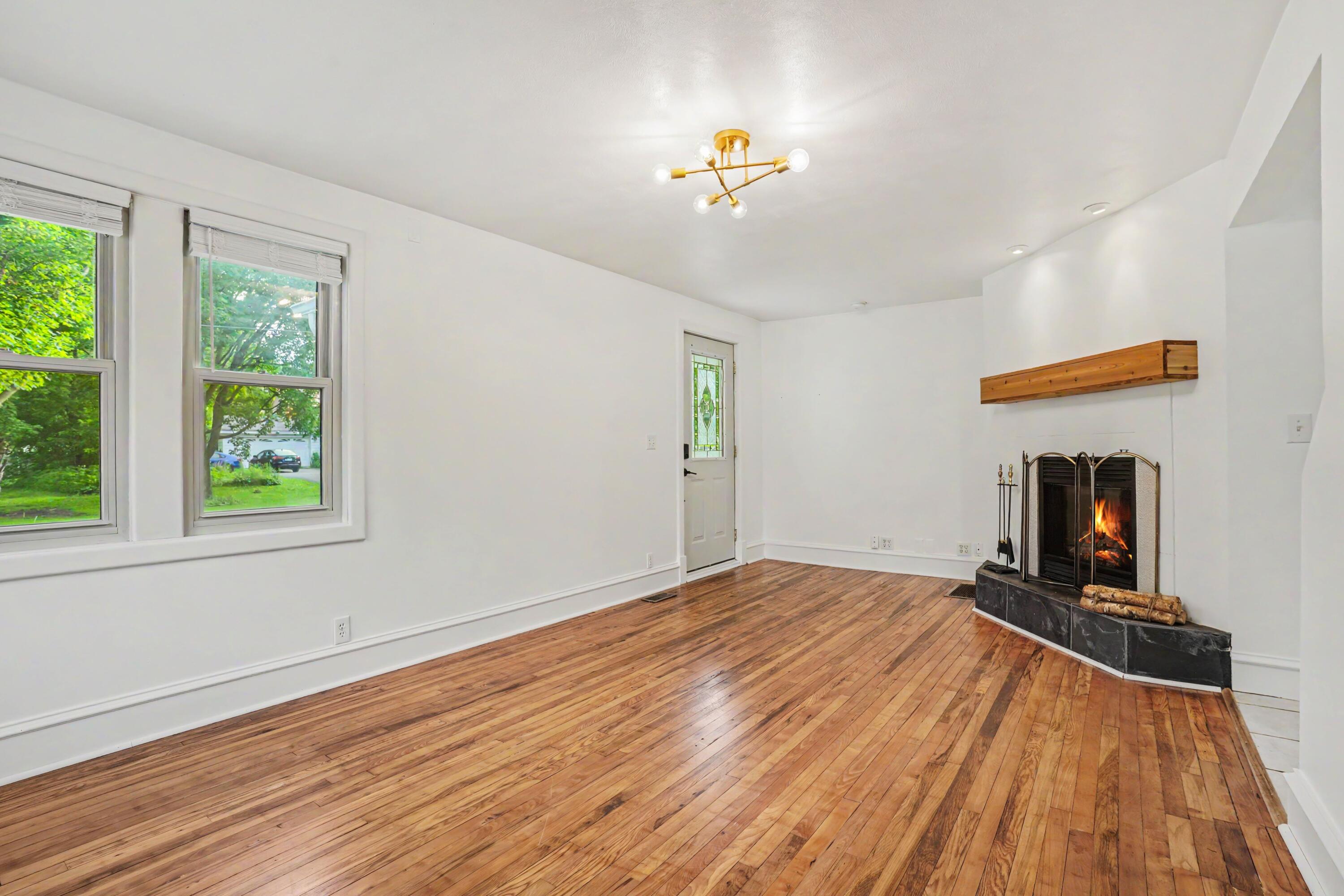 220 E James Street Property Photo 11