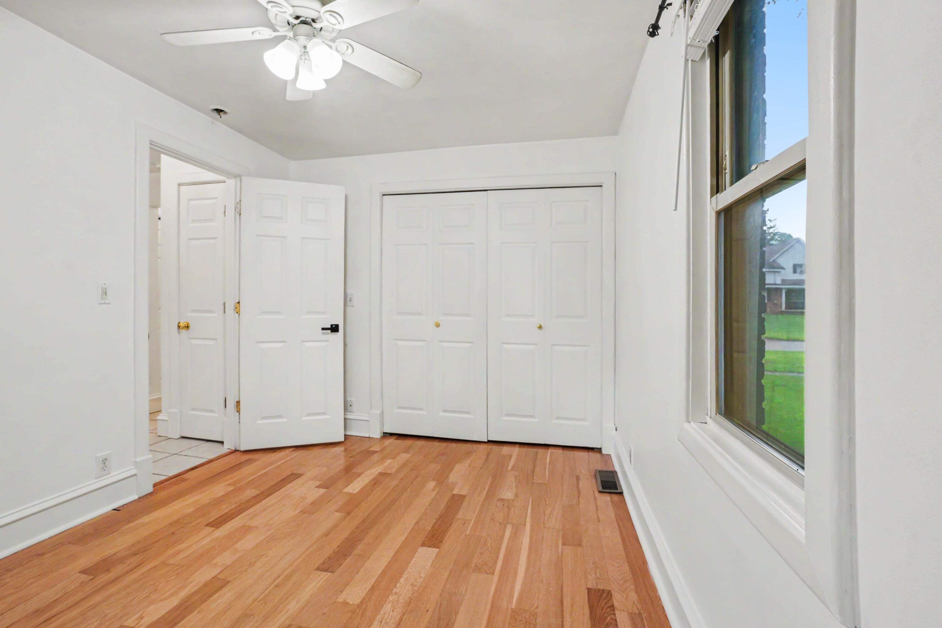 220 E James Street Property Photo 13