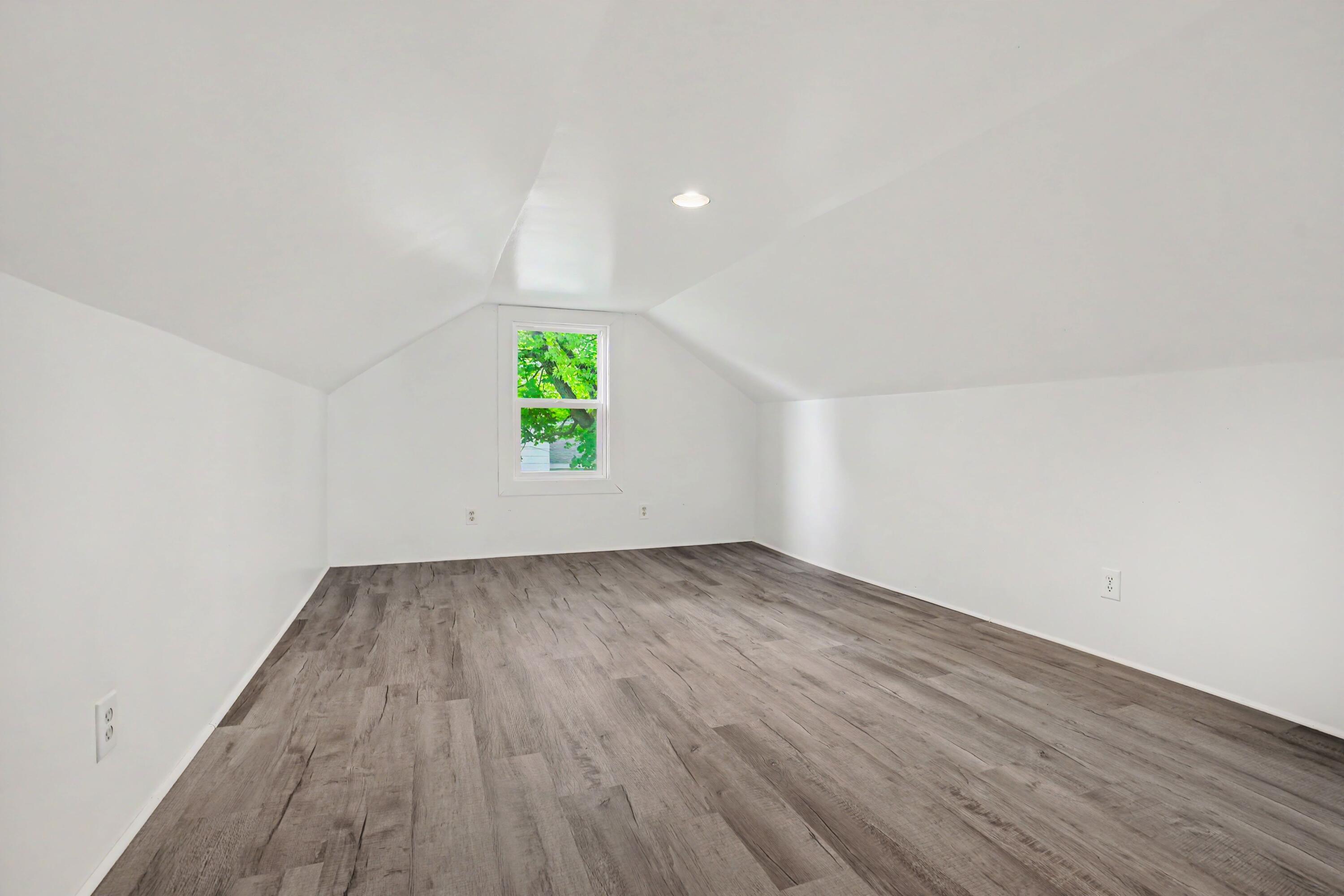220 E James Street Property Photo 17