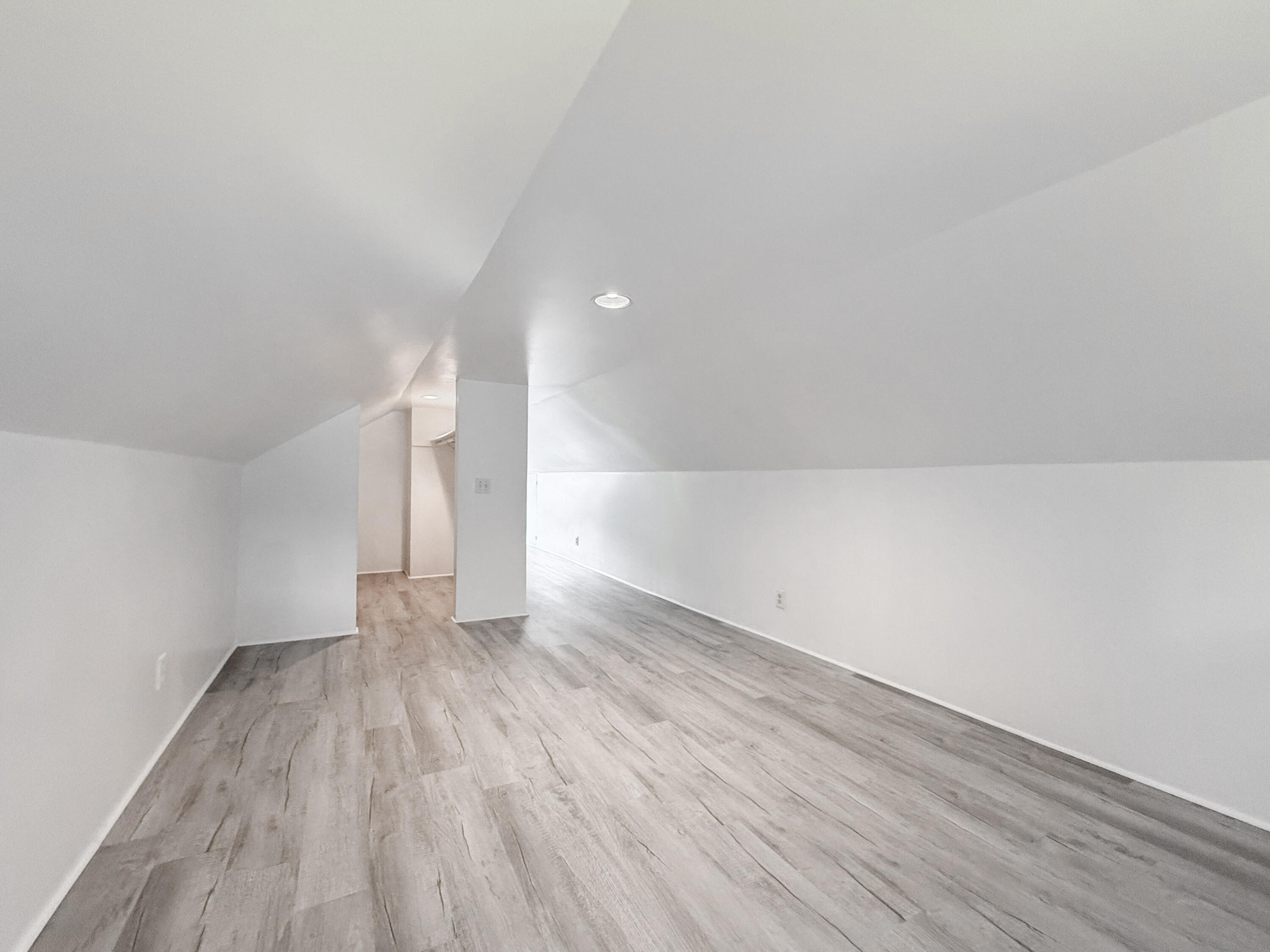 220 E James Street Property Photo 18