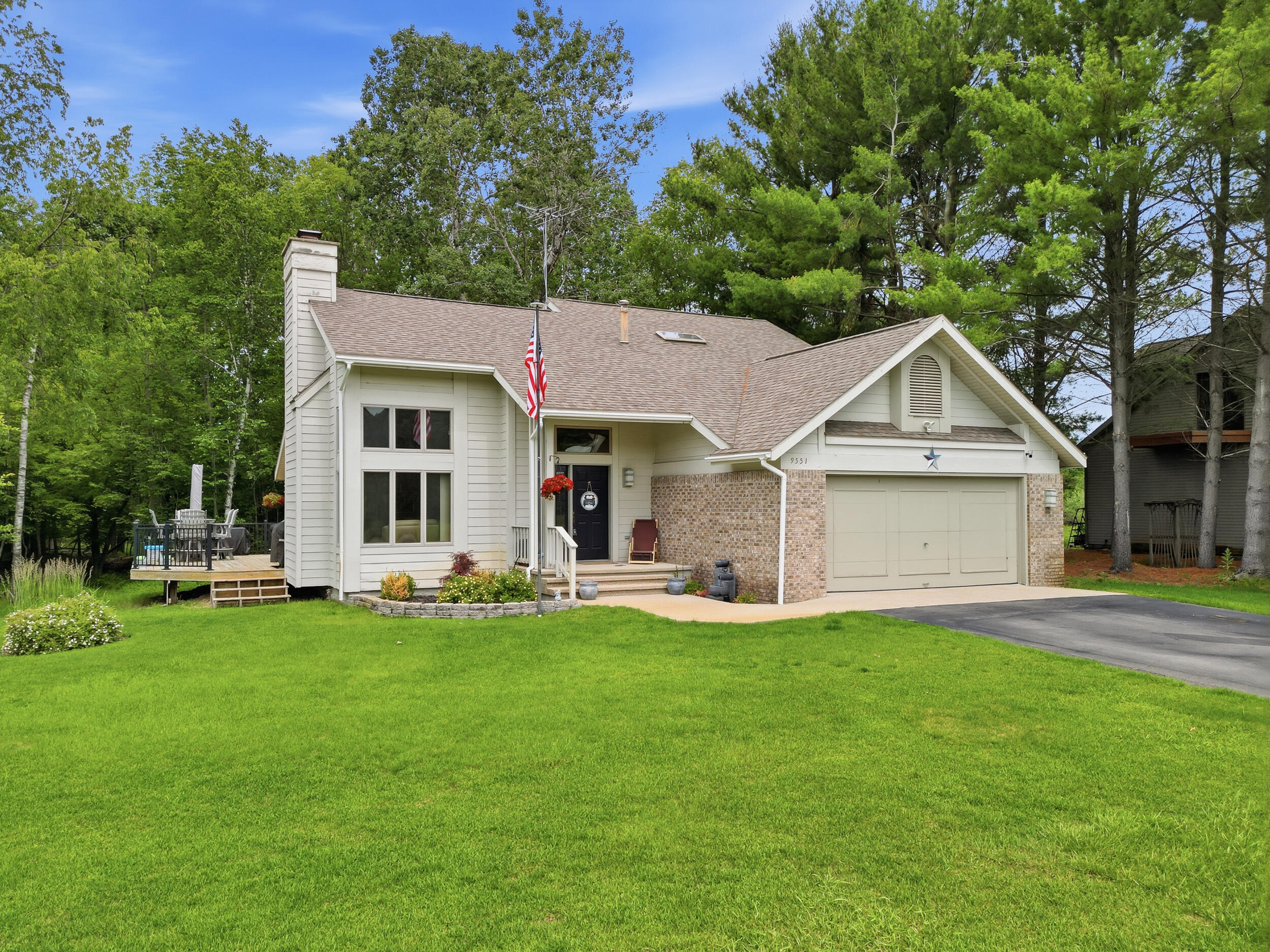 9551 Clubhouse Drive W Property Photo 1