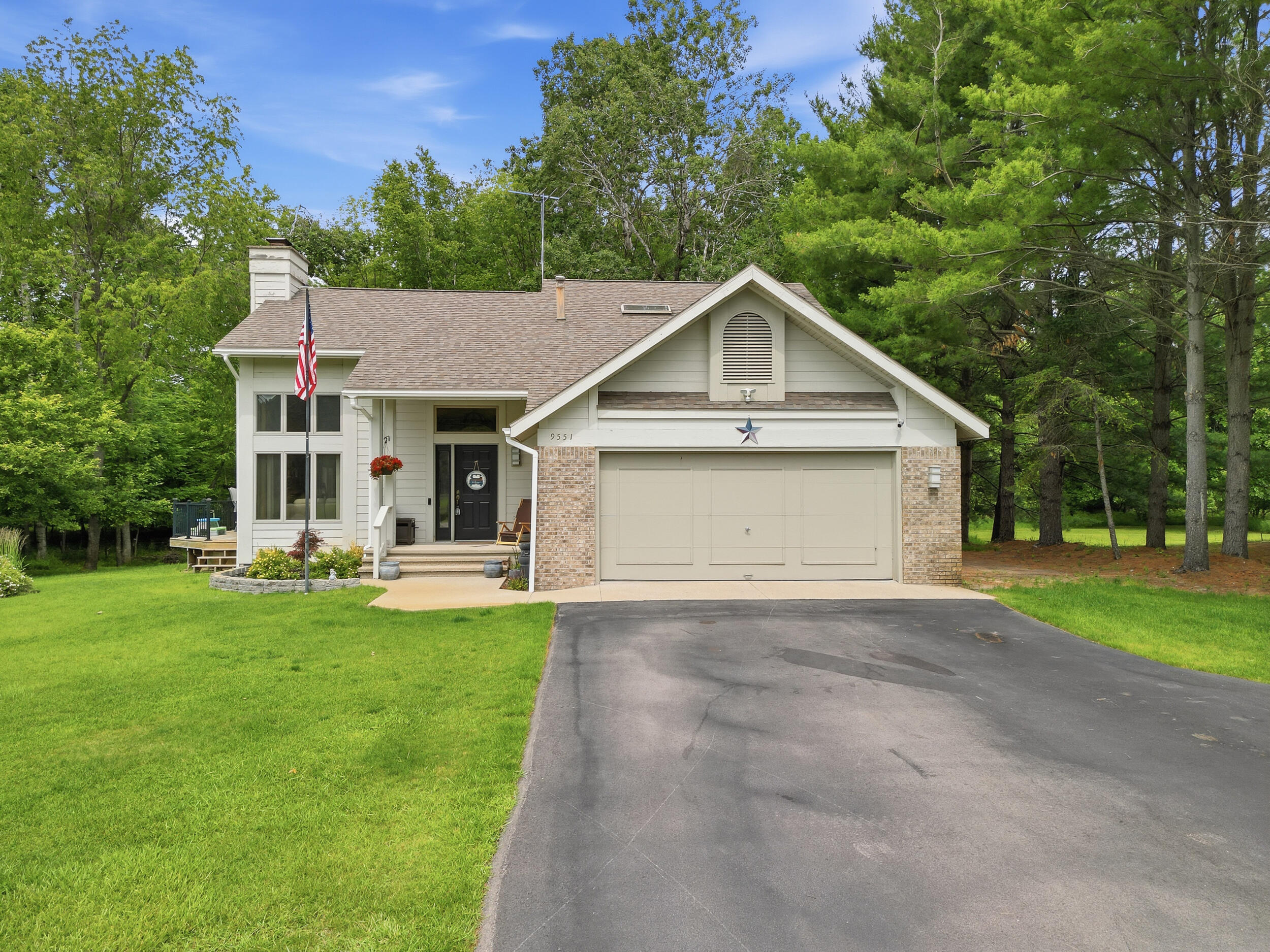 9551 Clubhouse Drive W Property Photo 3
