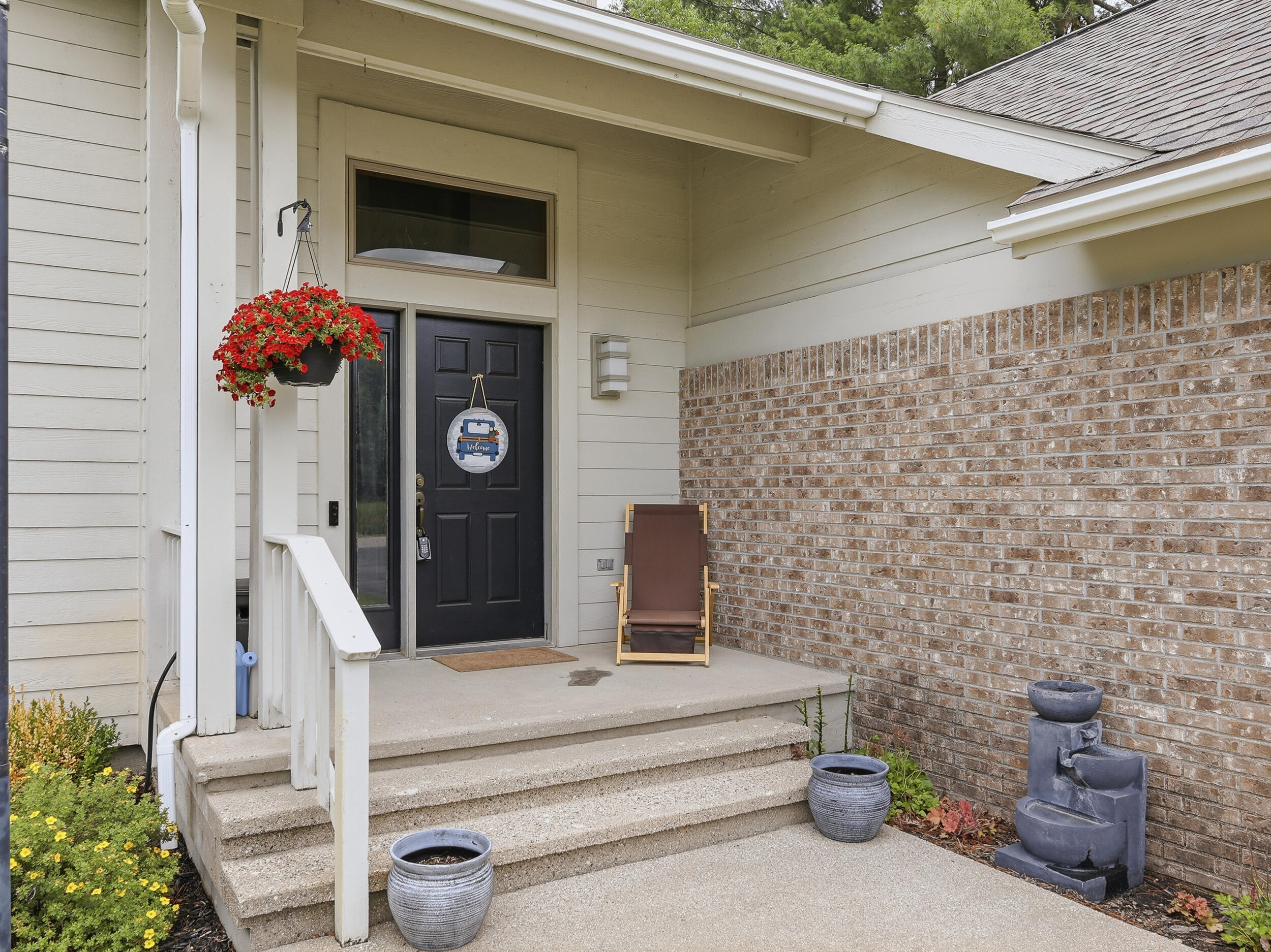 9551 Clubhouse Drive W Property Photo 4