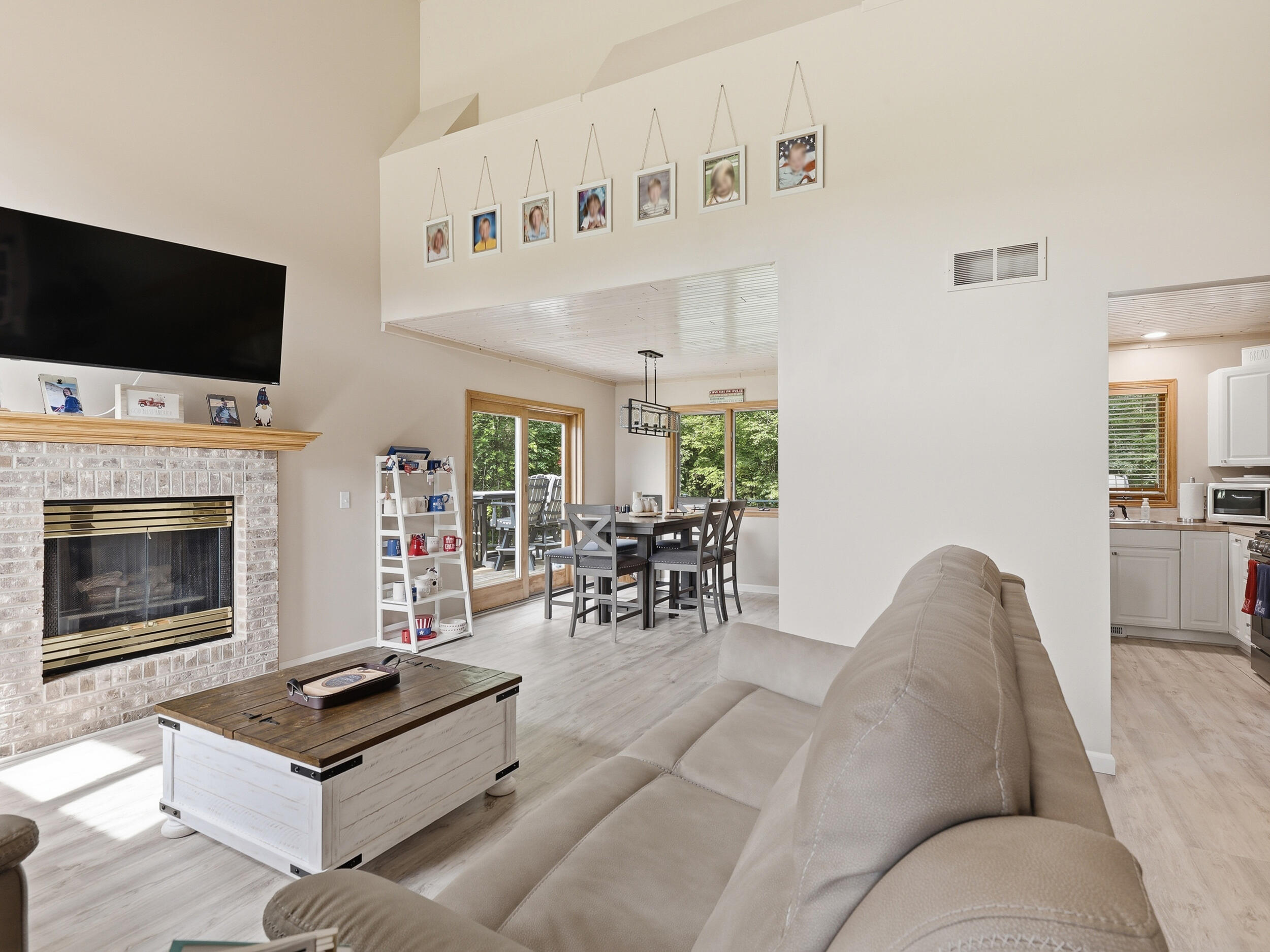 9551 Clubhouse Drive W Property Photo 5