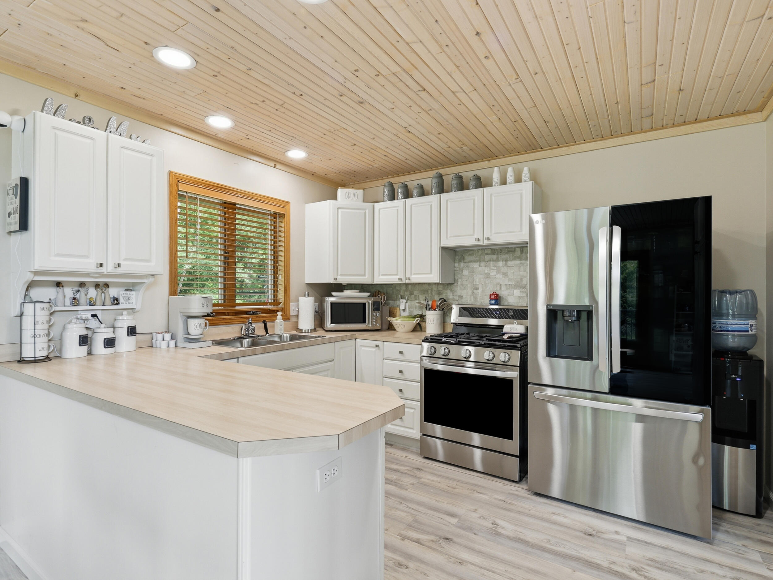 9551 Clubhouse Drive W Property Photo 12