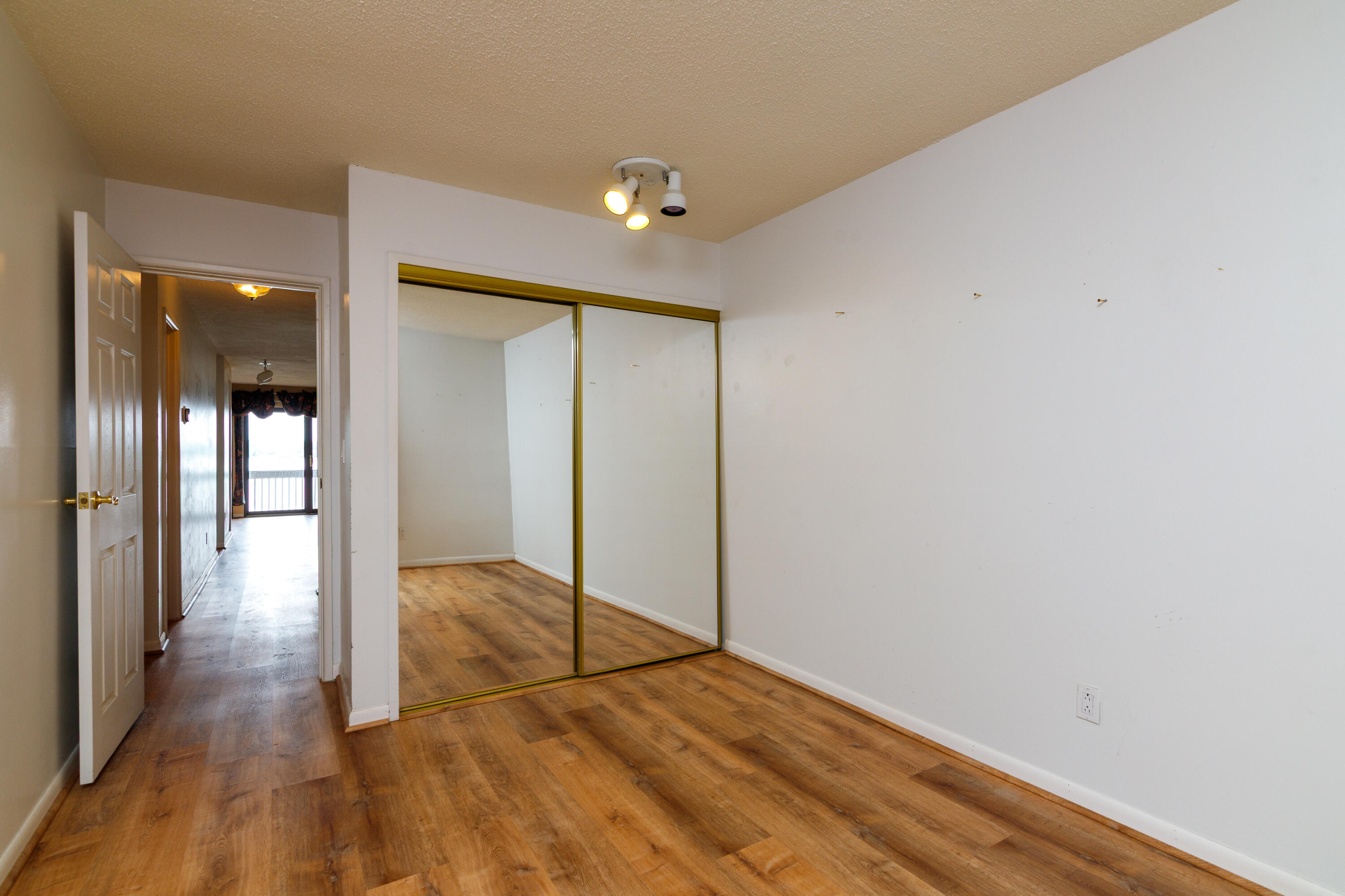 873 Cliffs Drive 105 Property Photo 13