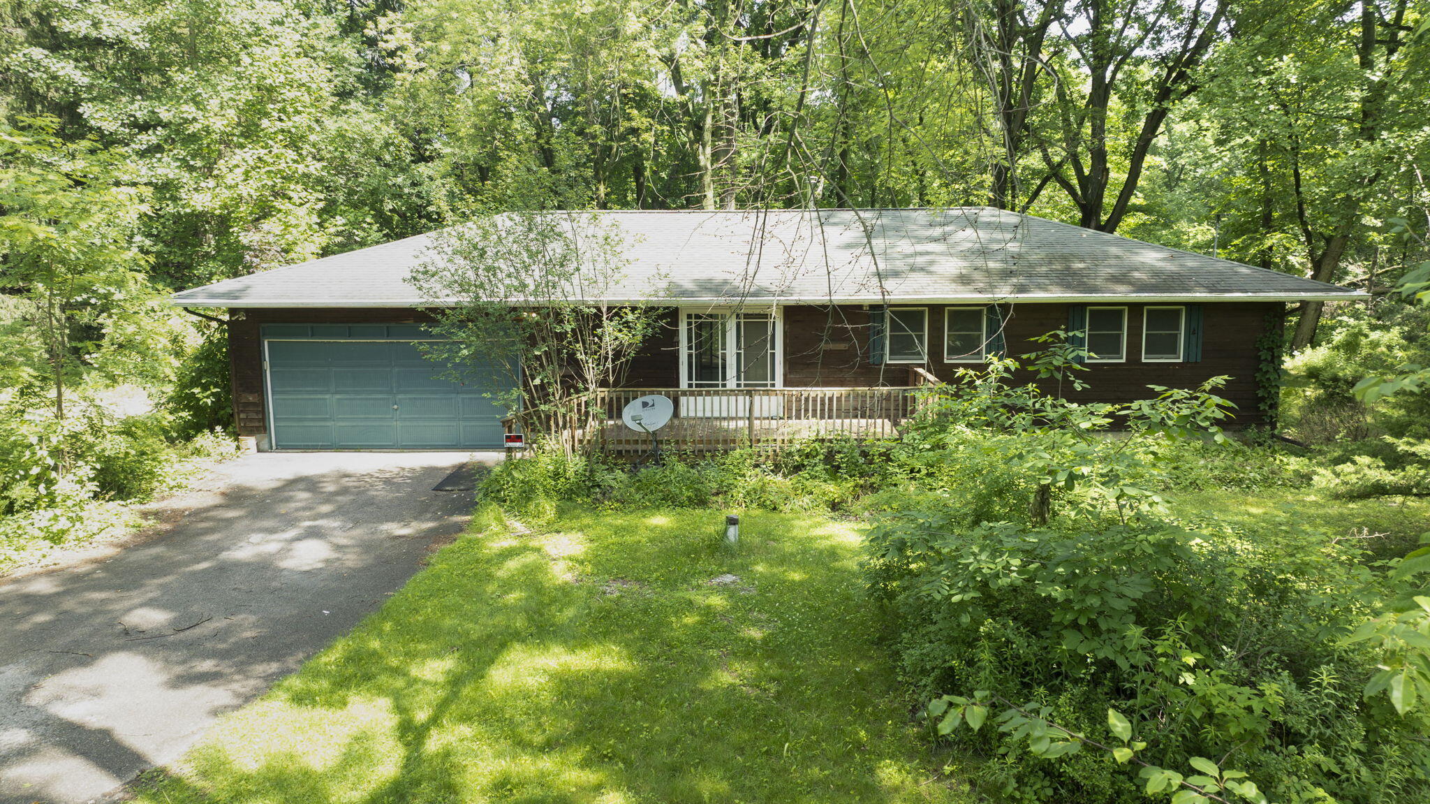 16053 Lakeside Road Property Photo 1