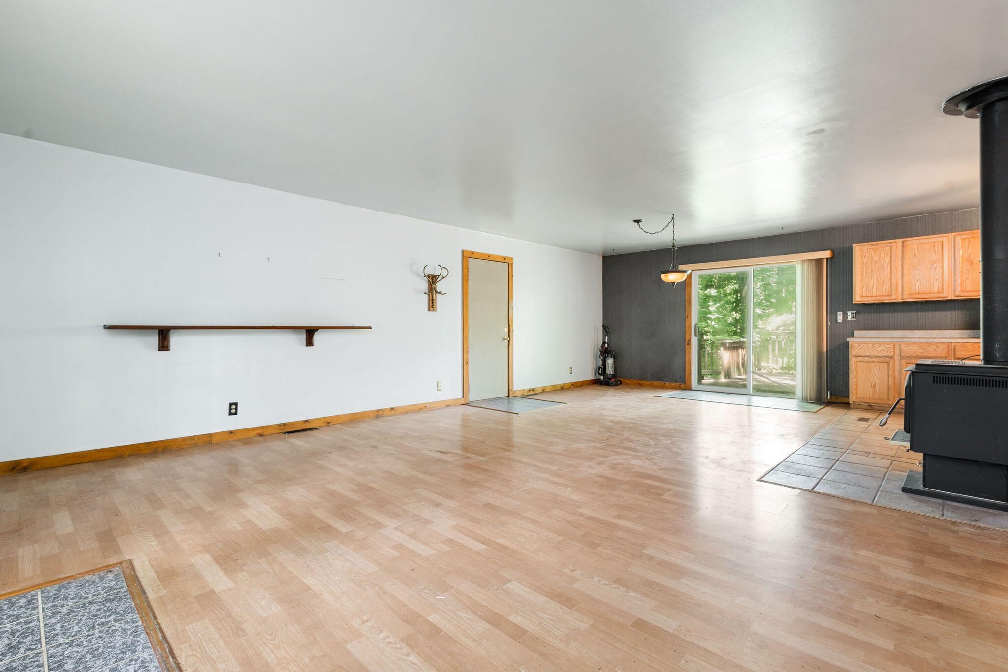 16053 Lakeside Road Property Photo 2