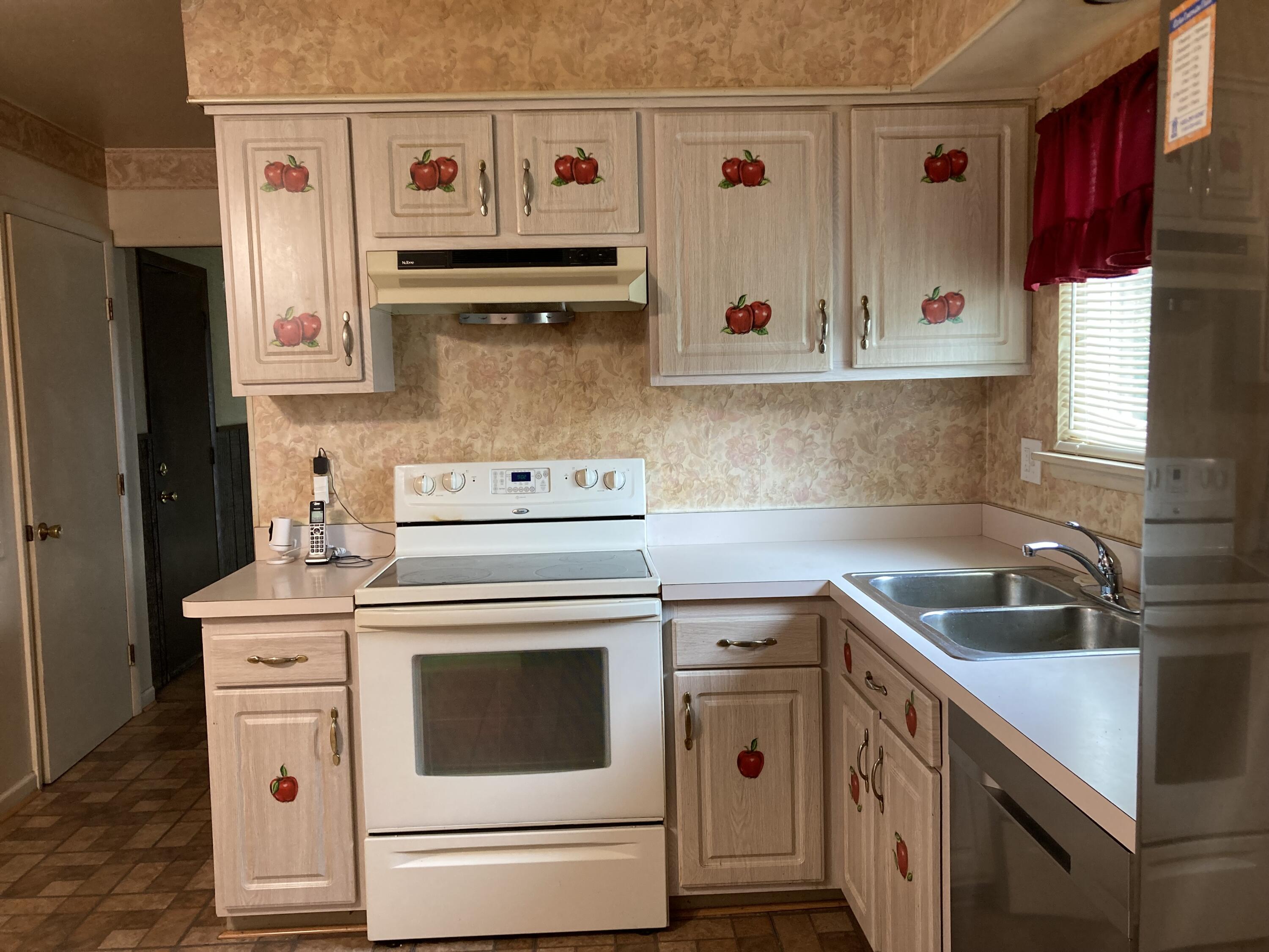 1685 Sheffield Drive Property Photo 6