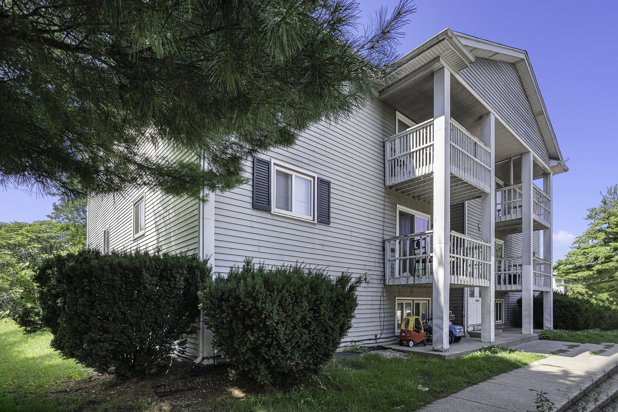 1710 E G Avenue Property Photo 6