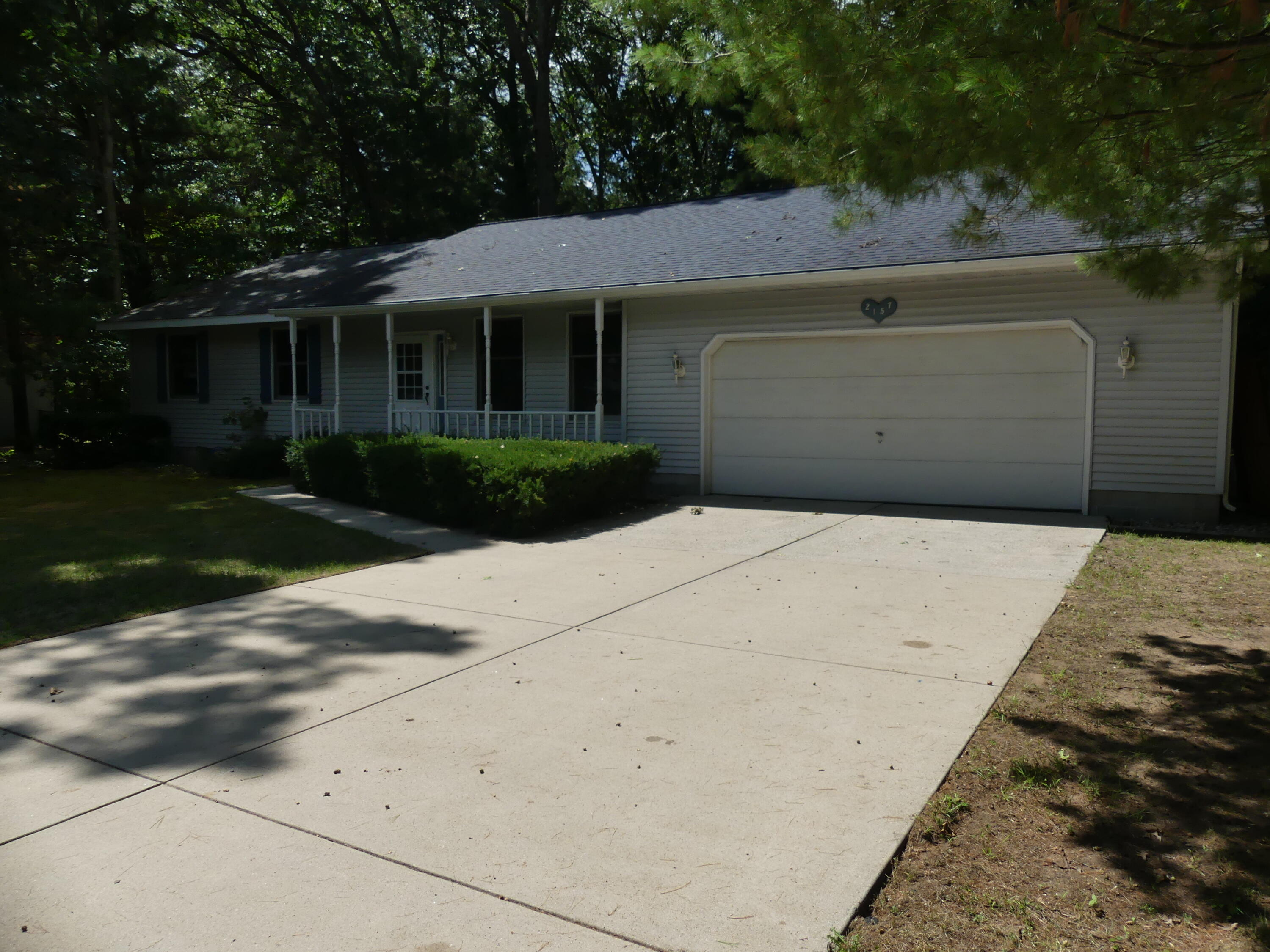 2157 Deerwood Drive Property Photo 3