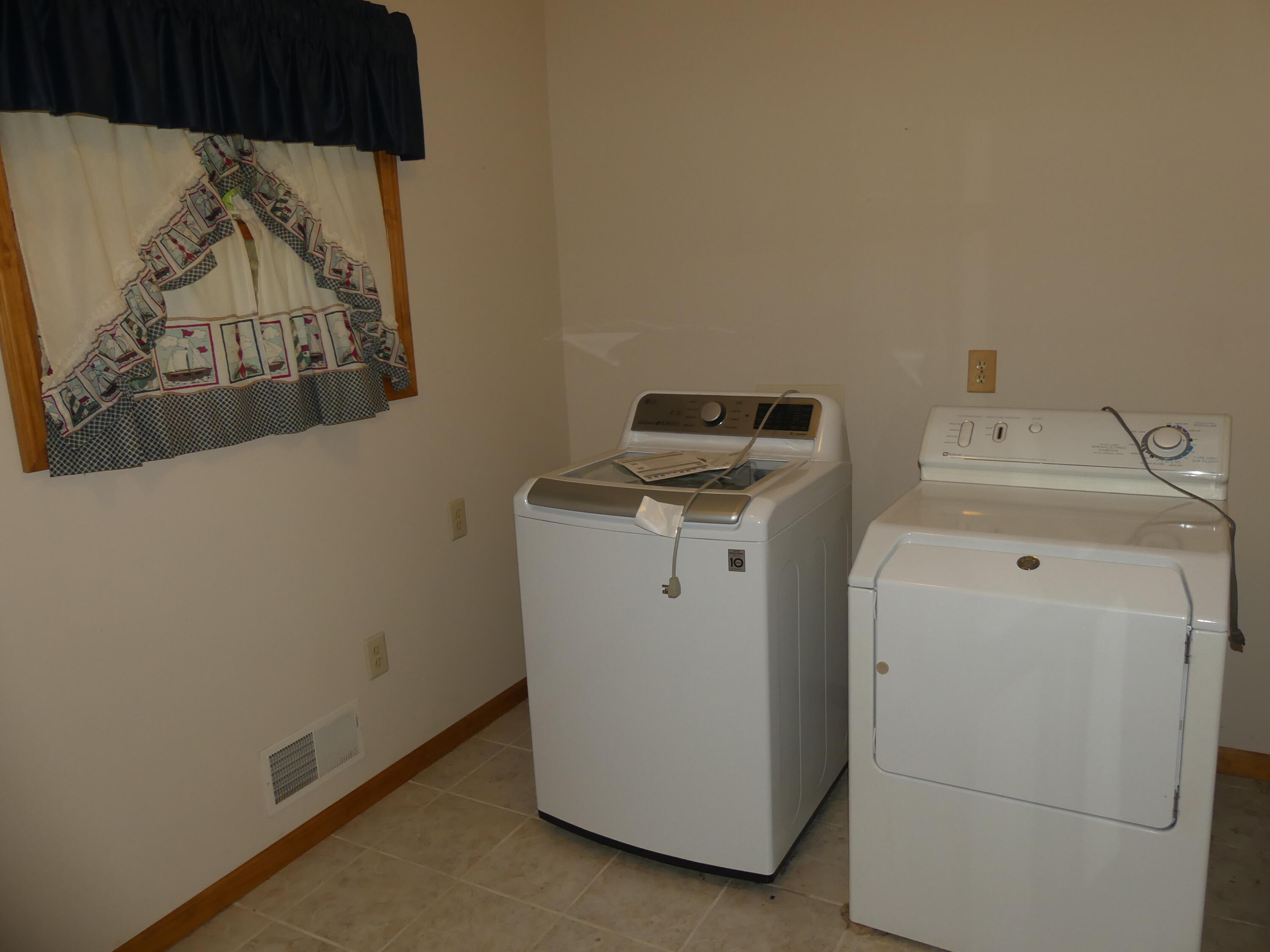 2157 Deerwood Drive Property Photo 17