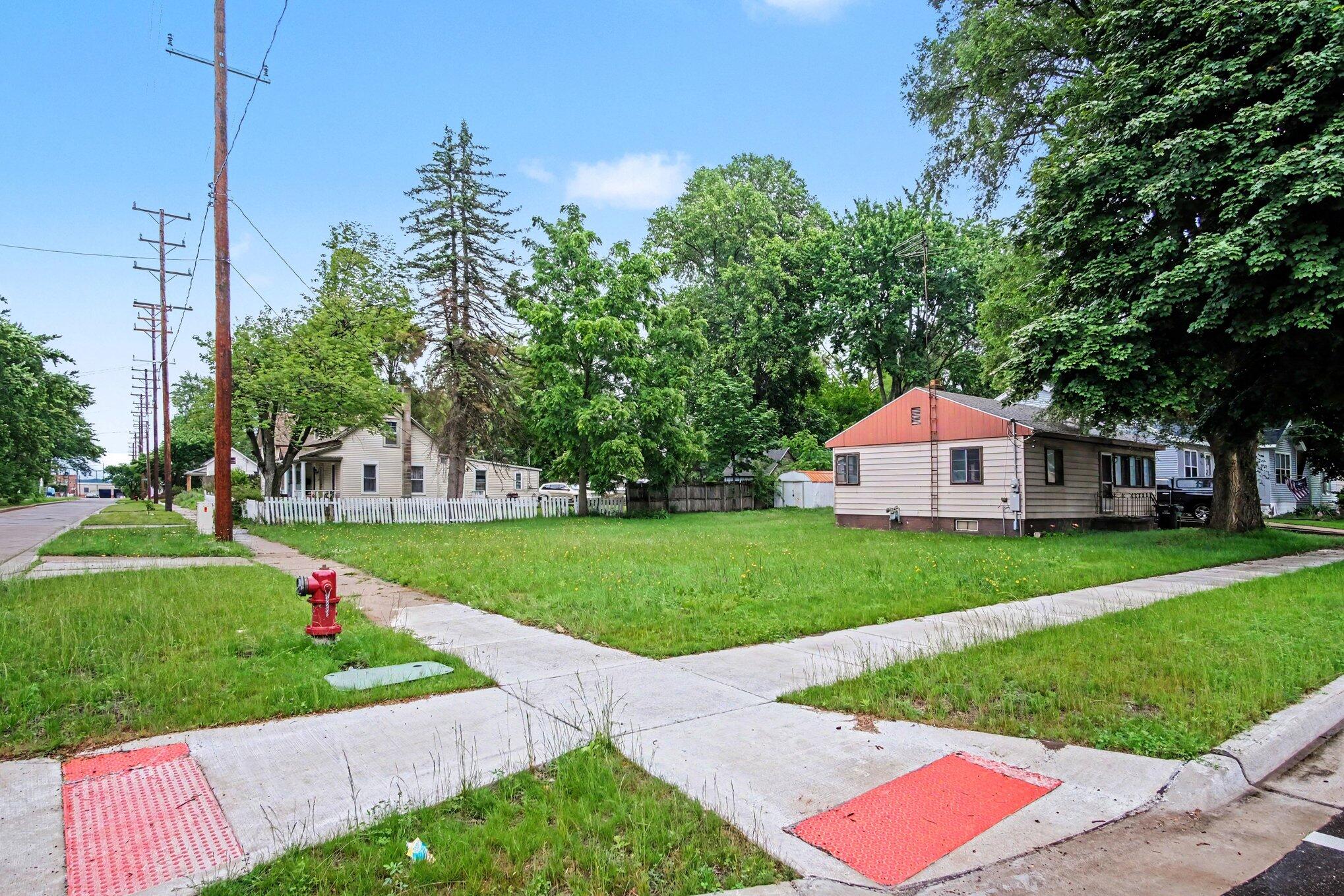 1538-1542 Hudson Street Property Photo 2