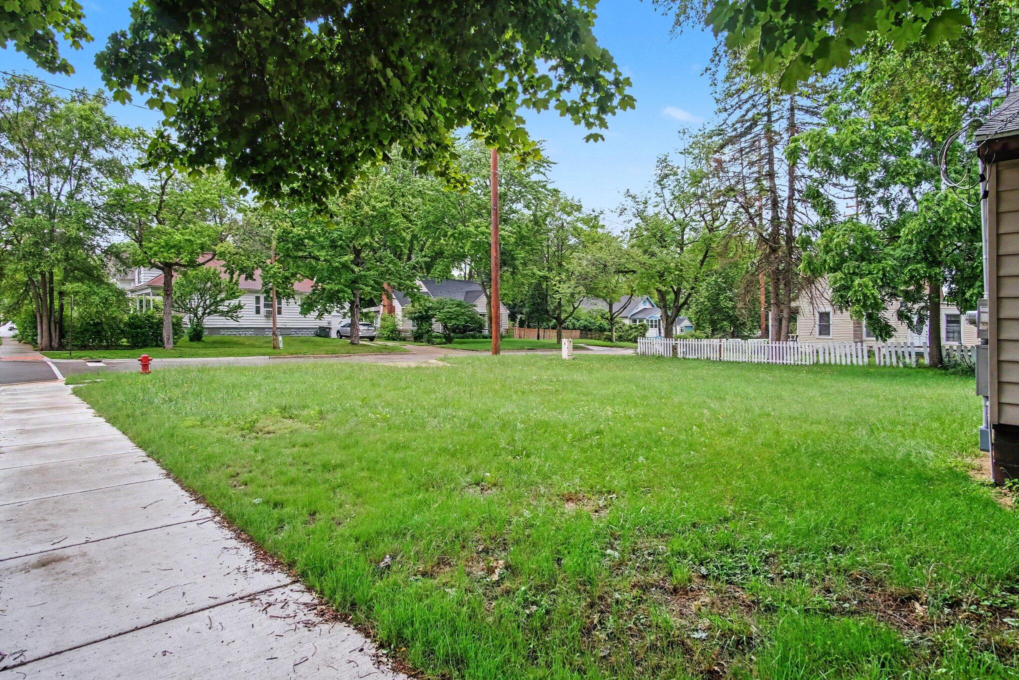 1538-1542 Hudson Street Property Photo 4