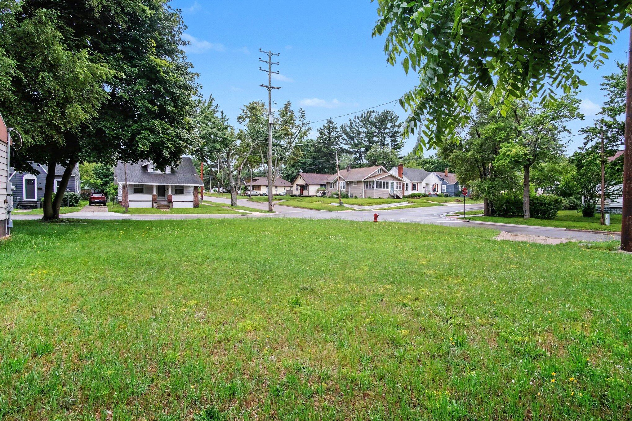 1538-1542 Hudson Street Property Photo 5