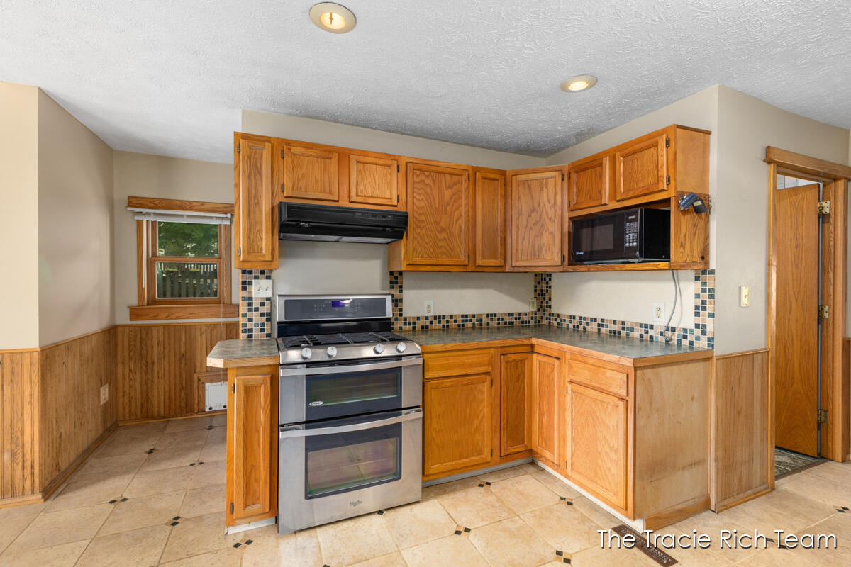 227 E Division Street Ne Property Photo 11