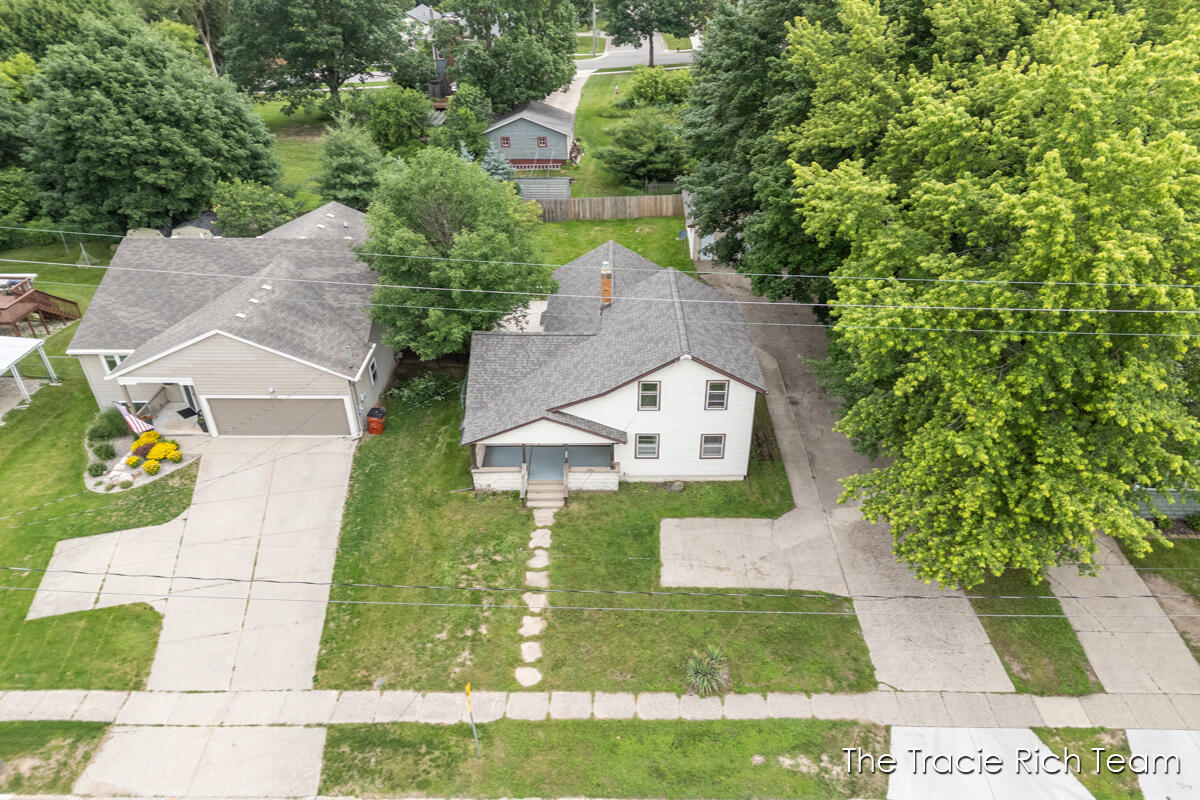 227 E Division Street Ne Property Photo 28