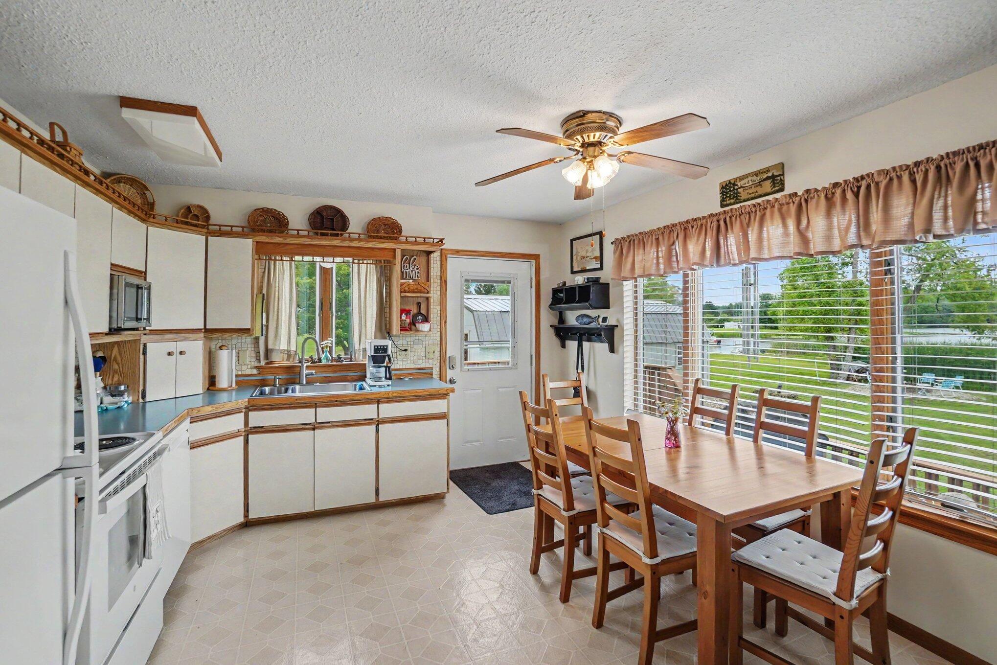 3452 W Lake Drive Property Photo 7